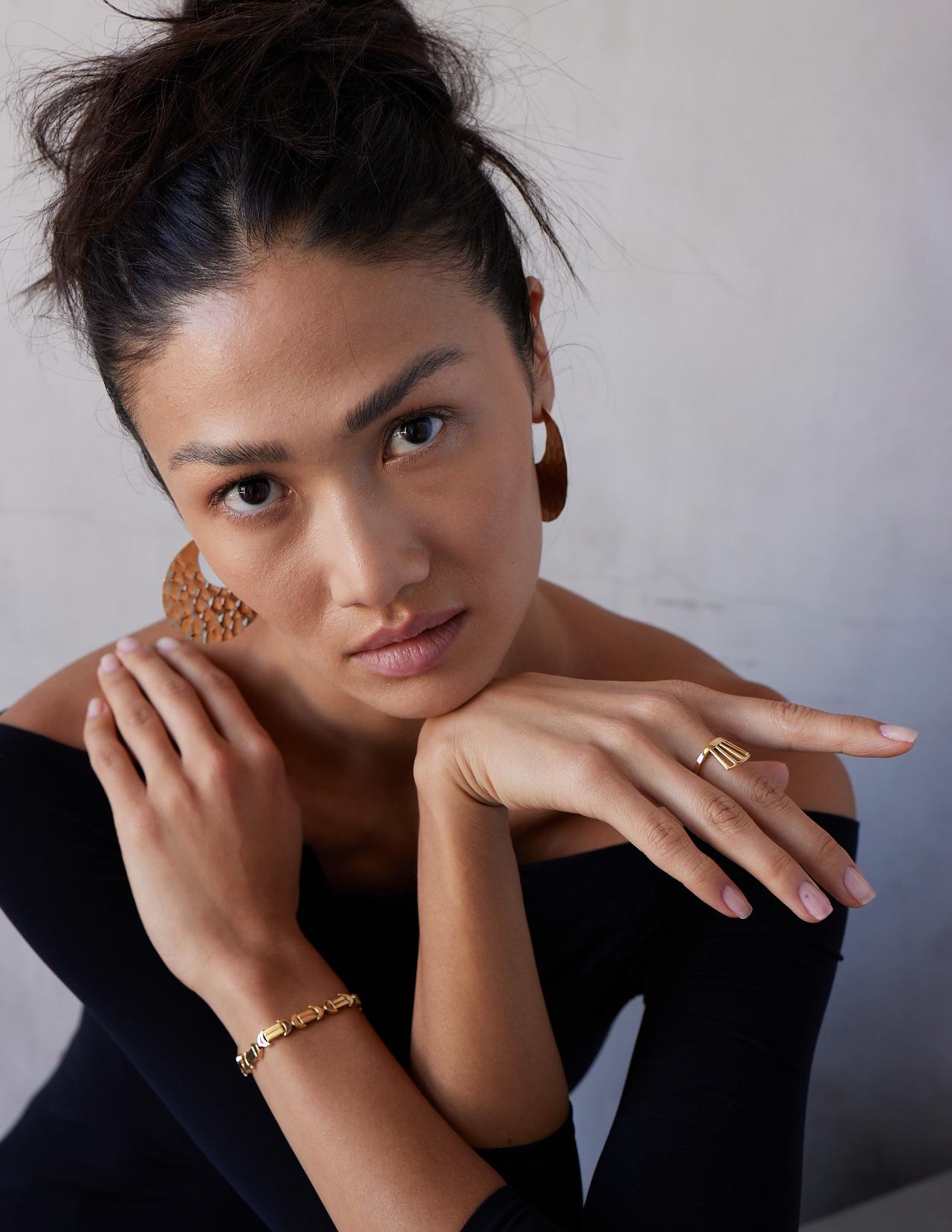 A Laser Cut Solid Yellow 18k Gold Fan Ring 3