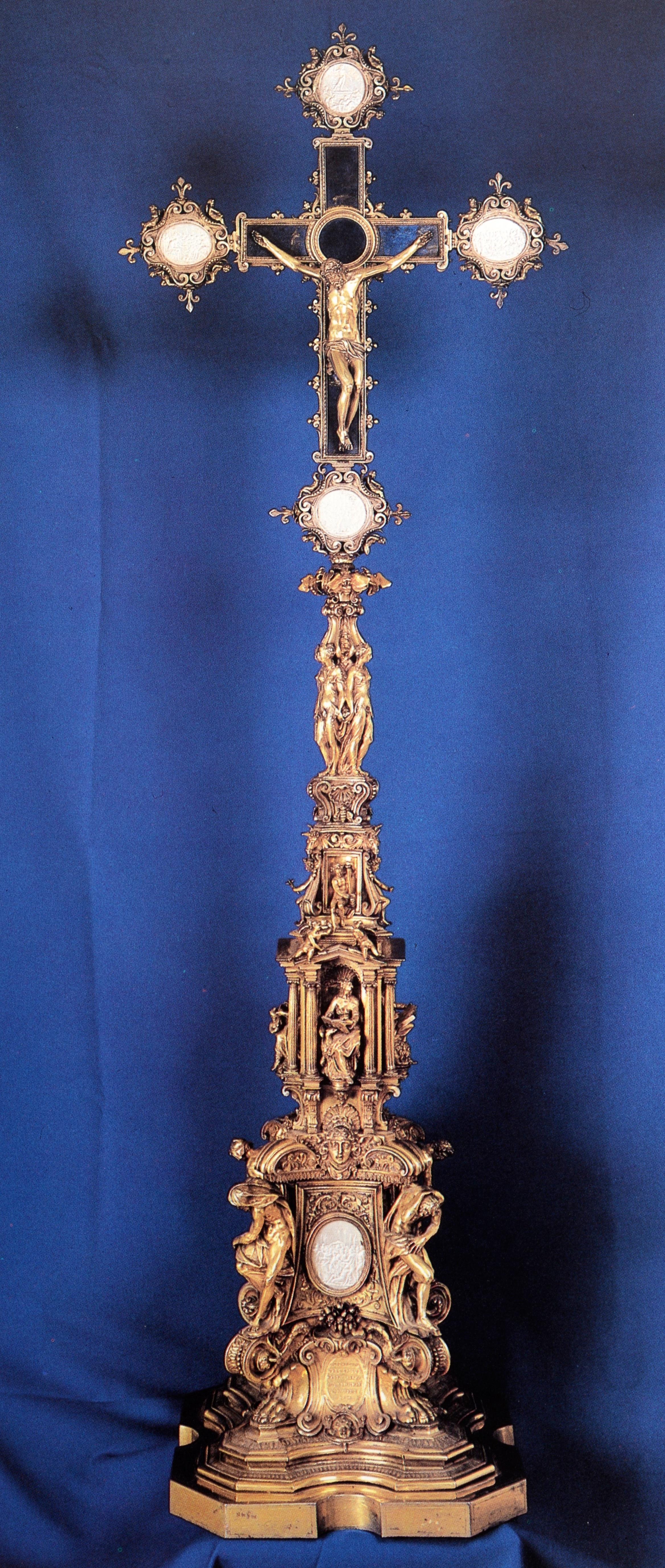The Vatican Collections: The Papacy and Art by The Metropolitan Museum of Art For Sale 5