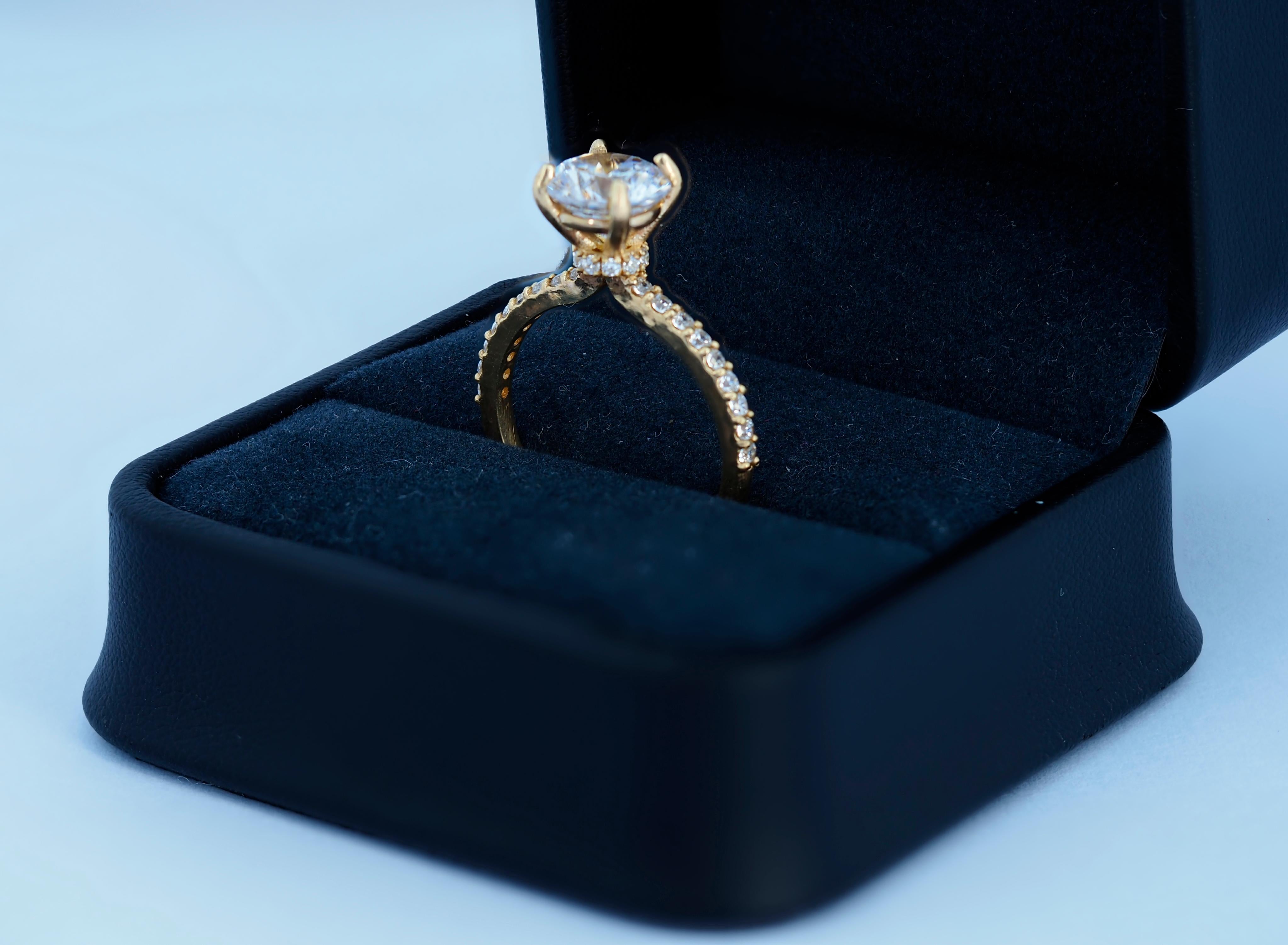 The Veiled Halo Round Brilliant Moissanite Engagement 14k Gold Ring In New Condition For Sale In Istanbul, TR