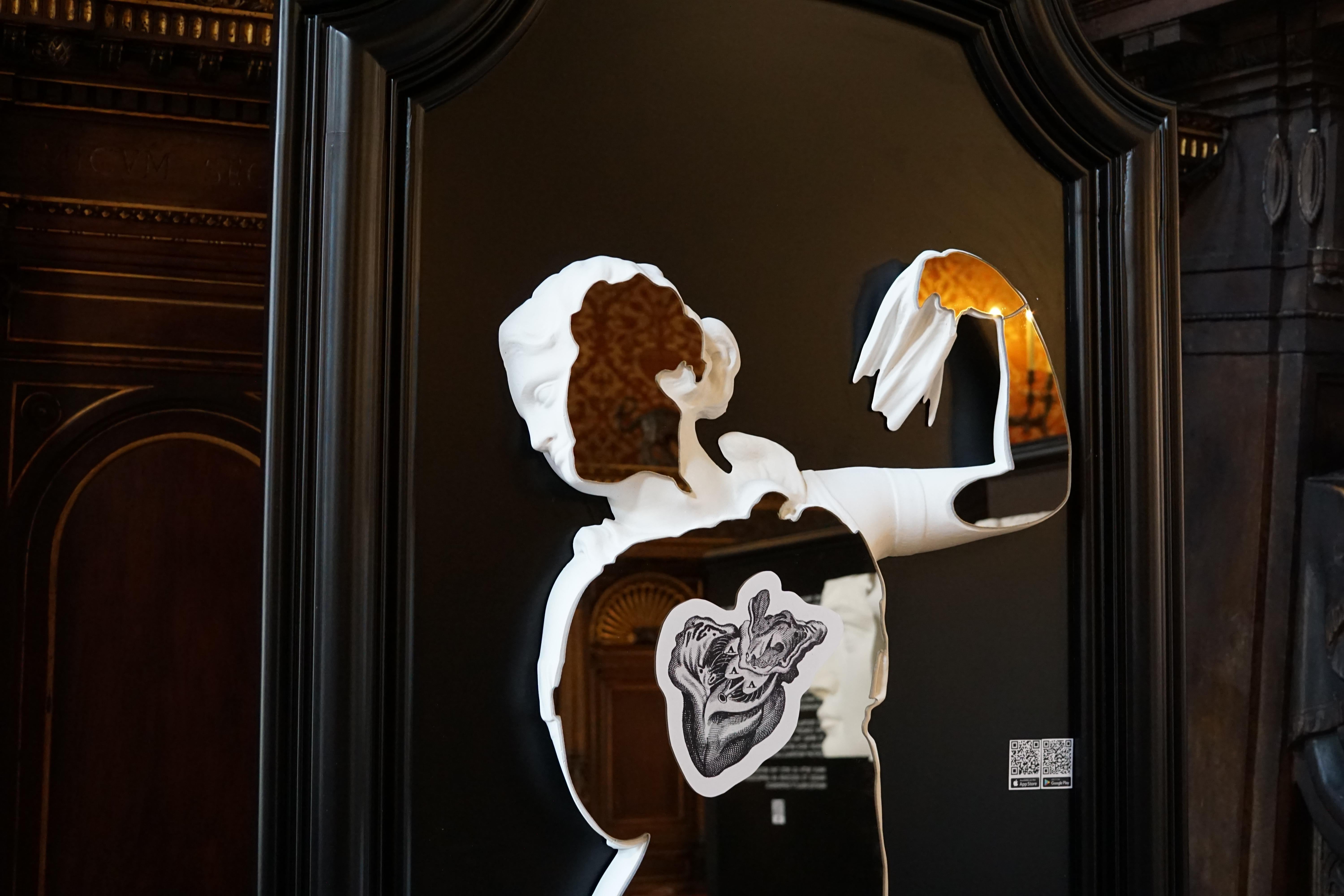 Moulage Eduard Locota miroir d'art fonctionnel avec réalité augmentée en vente
