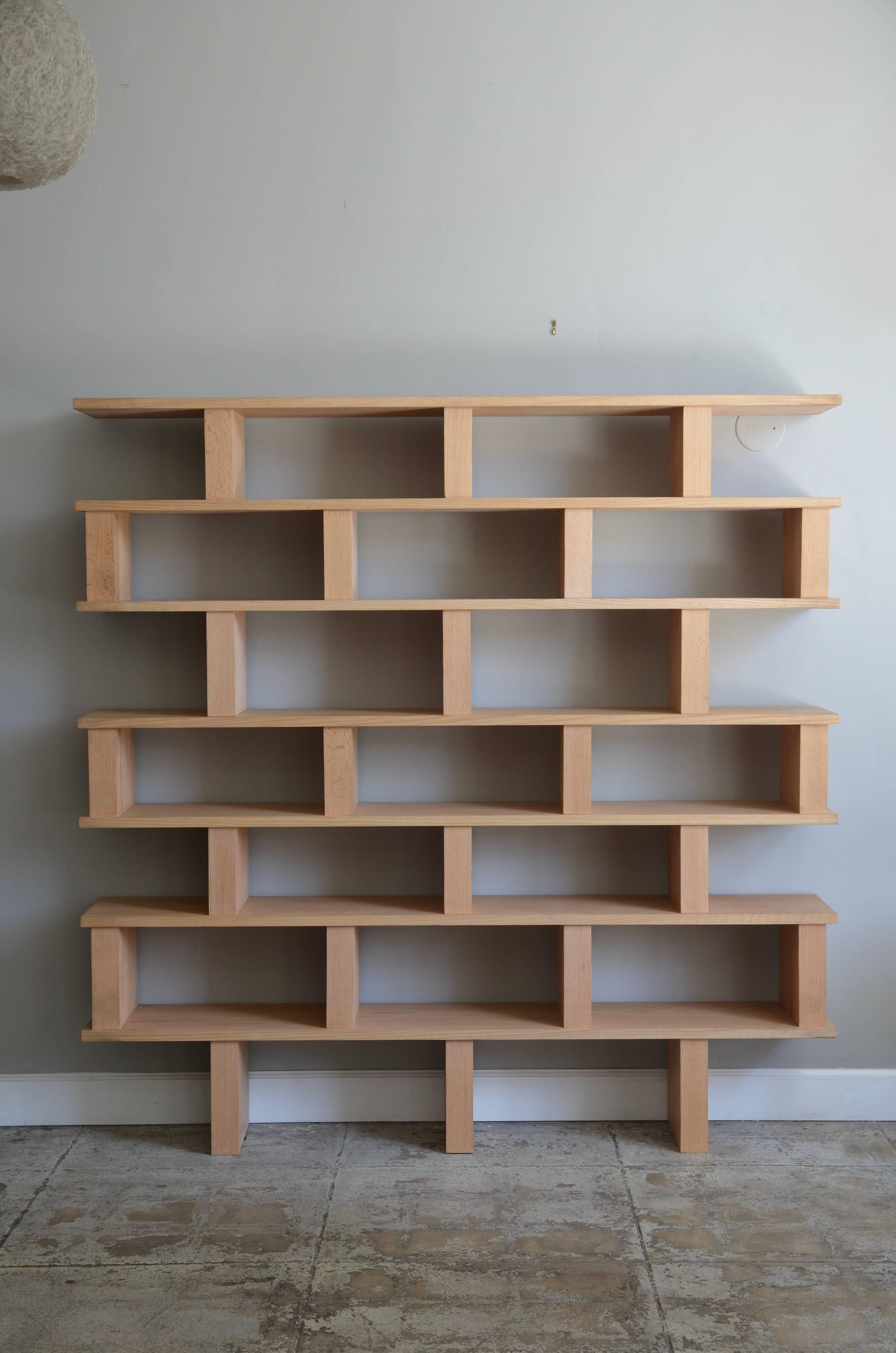 Chic 'Verticale' polished oak shelving unit by Design Frères.

Handmade in solid oak, polished and with a clear matte finish in our Los Angeles atelier.

Assembles in two parts for easy shipping and moving.

This shelving unit by Design Frères is