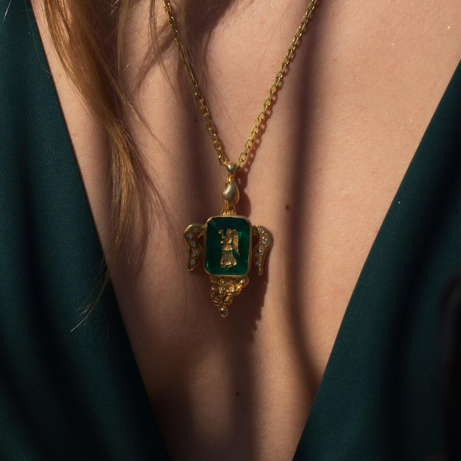 Début de l'époque victorienne The Victoria Collier à médaillon en vente
