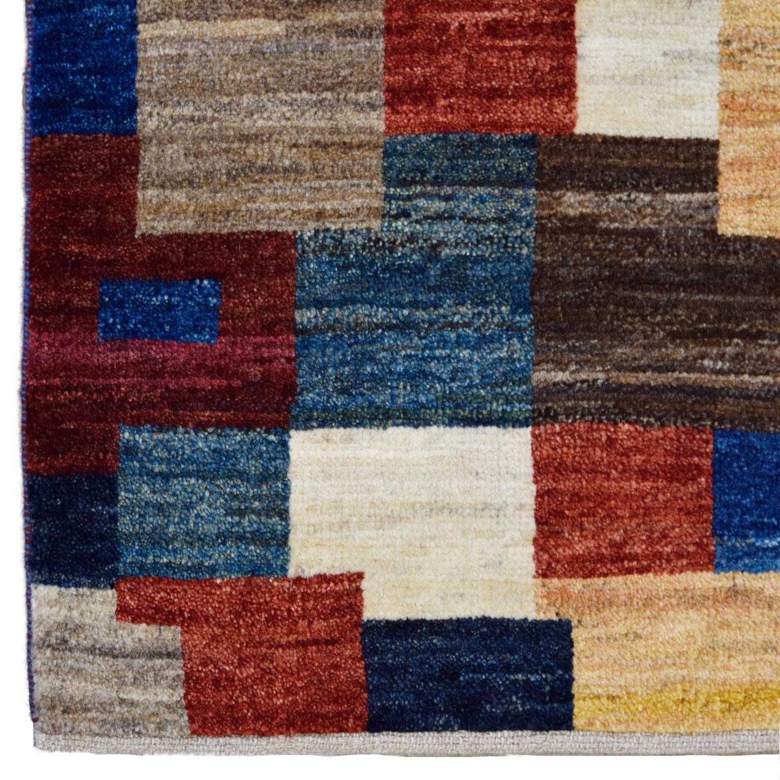„The Village“ Persischer Luri Gabbeh Stammeskunst-Teppich aus Wolle, Blau, Rot, Taupe, 3' x 4' im Angebot 5