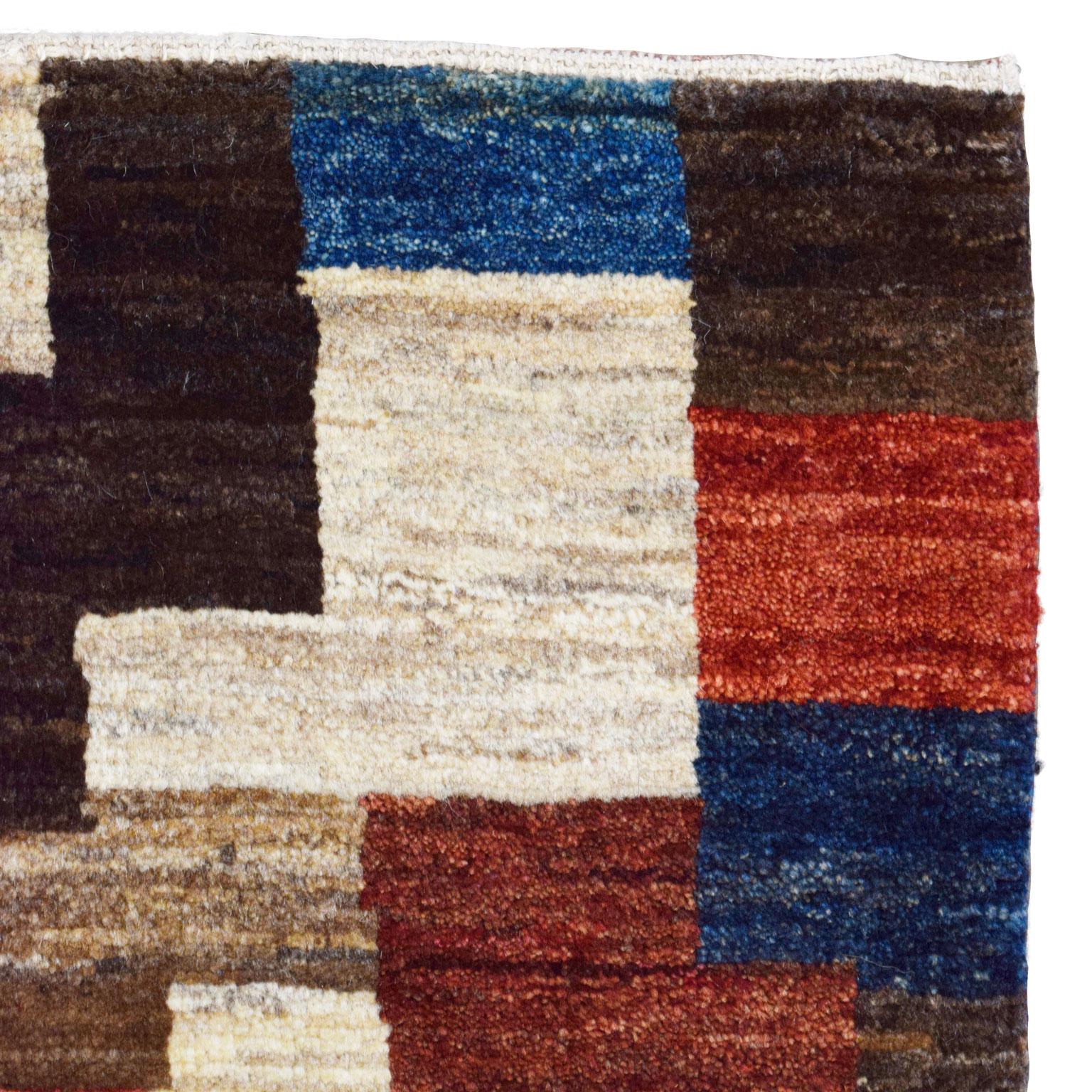 „The Village“ Persischer Luri Gabbeh Stammeskunst-Teppich aus Wolle, Blau, Rot, Taupe, 3' x 4' im Angebot 4