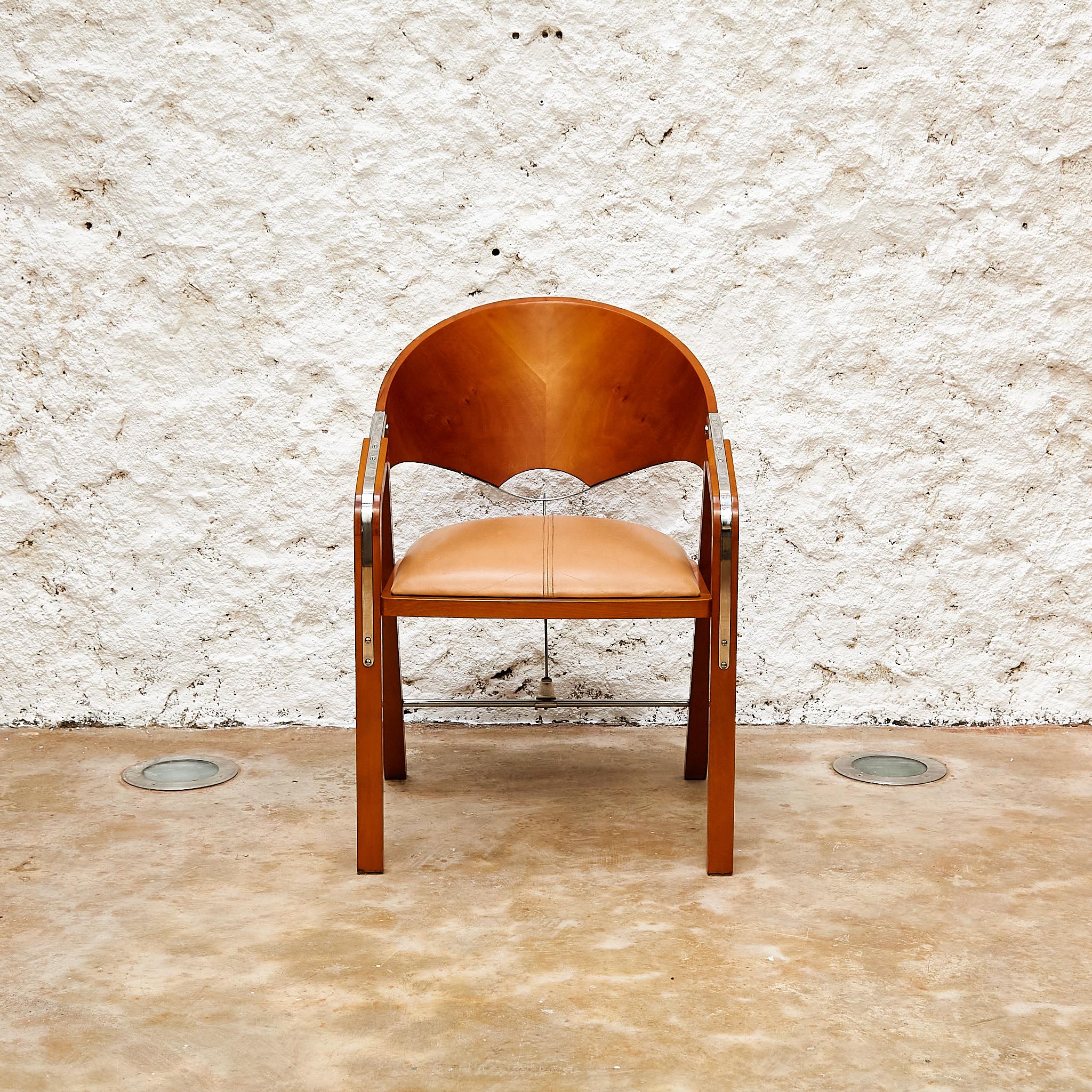 The Vintage 'Spinnaker' Chairs de Jamie Tresserra - Bois, Métal et Cuir en vente 5