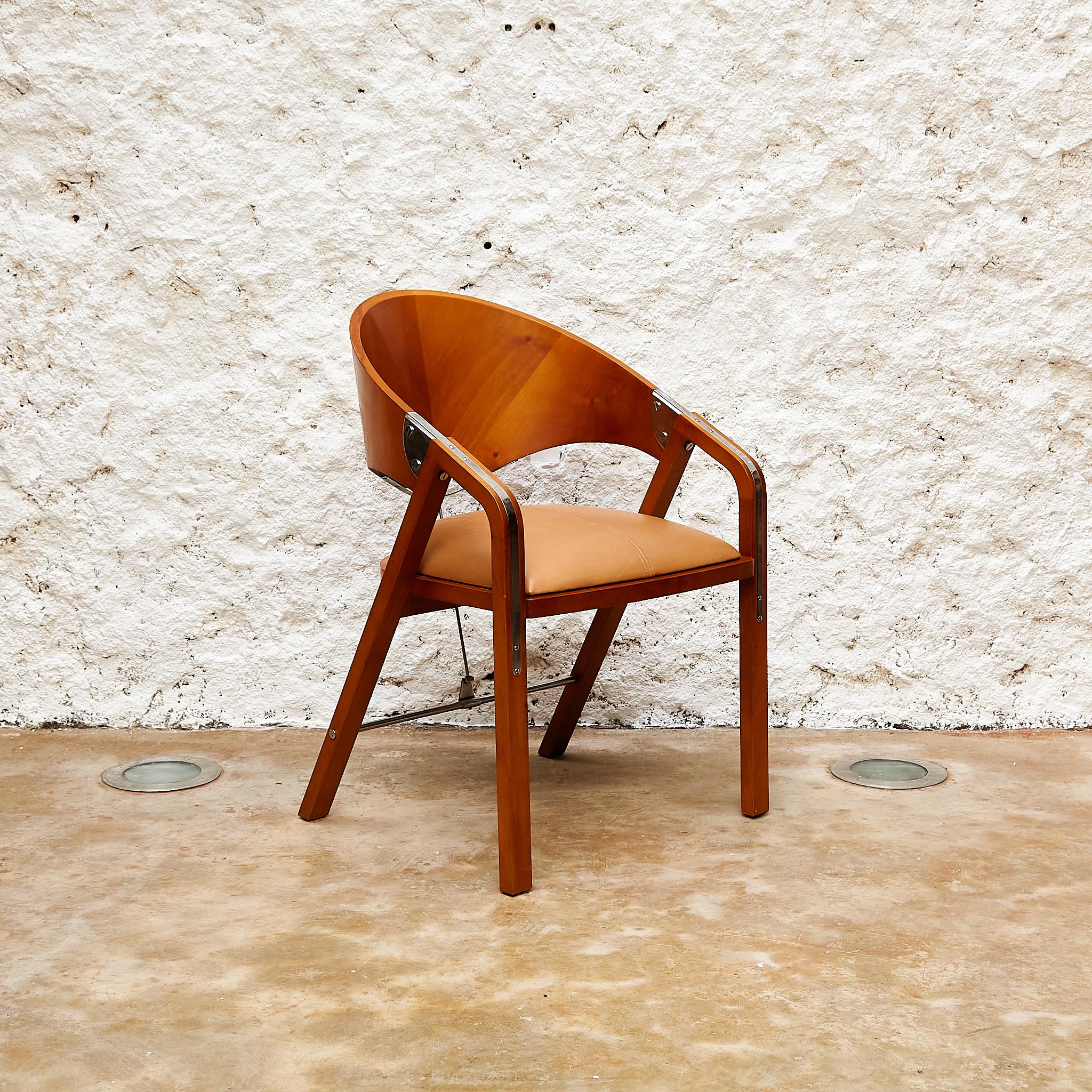 The Vintage 'Spinnaker' Chairs de Jamie Tresserra - Bois, Métal et Cuir en vente 9