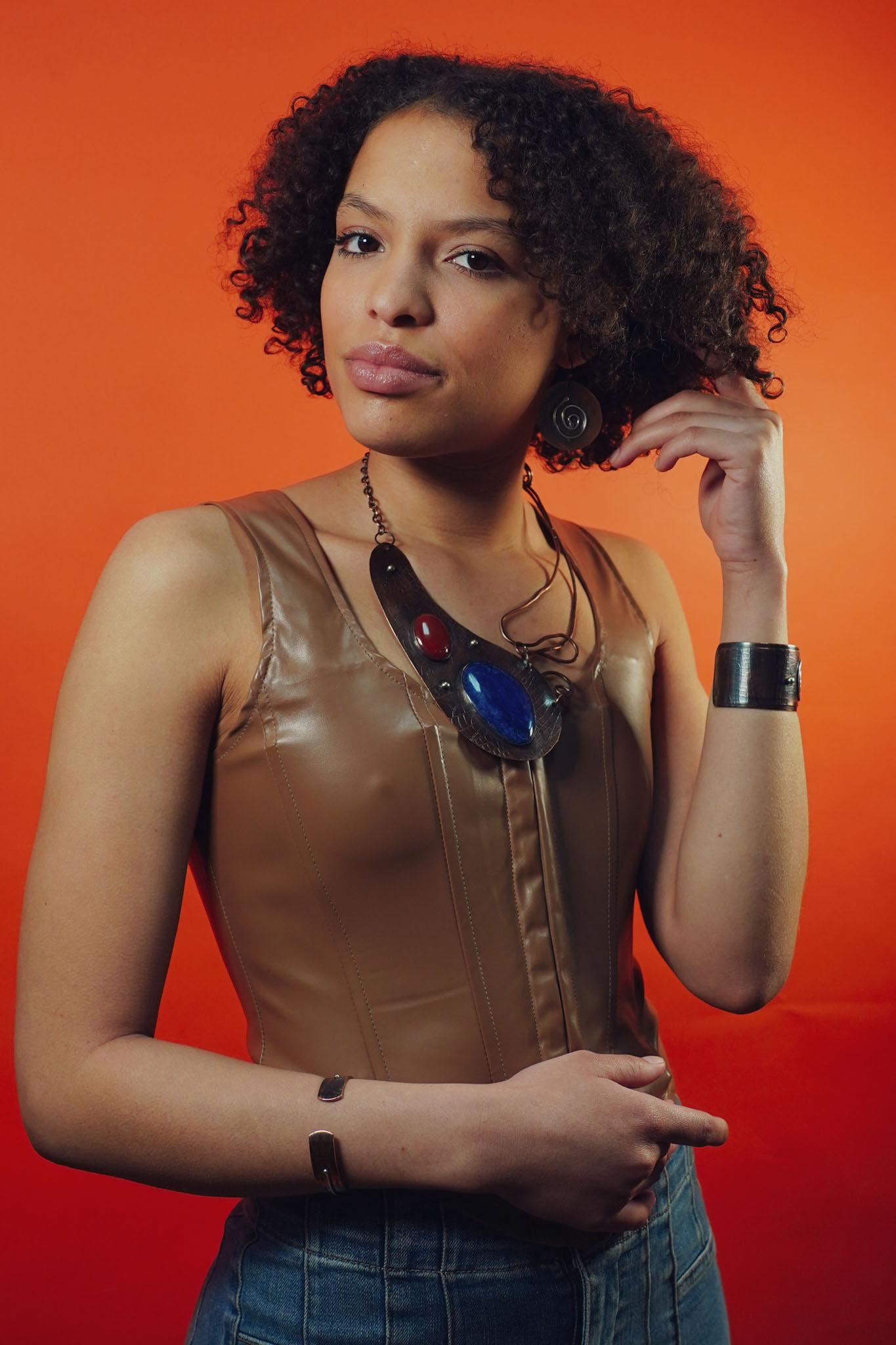 La voce: Collana di rame, lapislazzuli e corniola in vendita 4