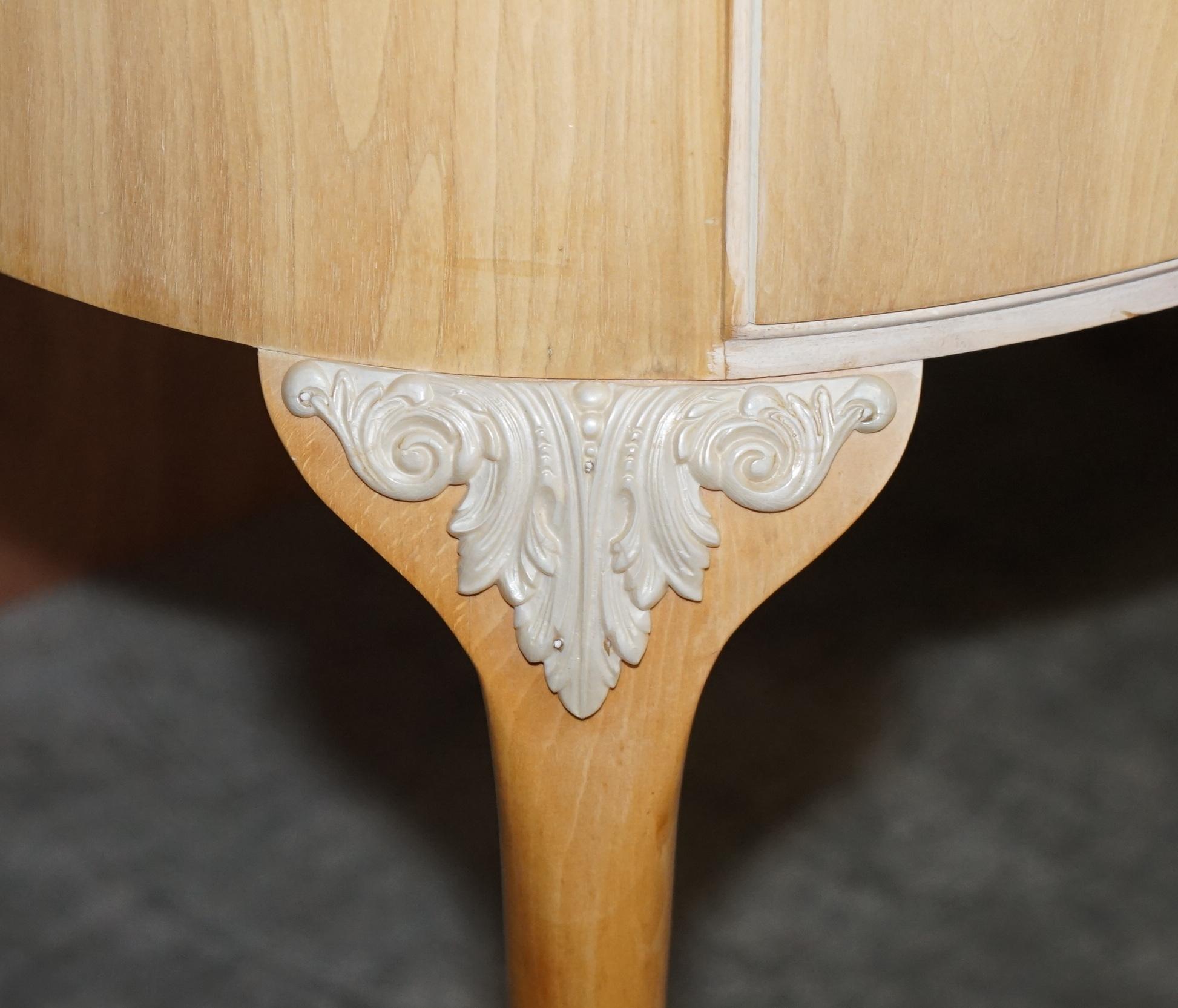 Walnut Works circa 1940's Light Walnut Dressing Table Part of Large Suite In Good Condition In West Sussex, Pulborough
