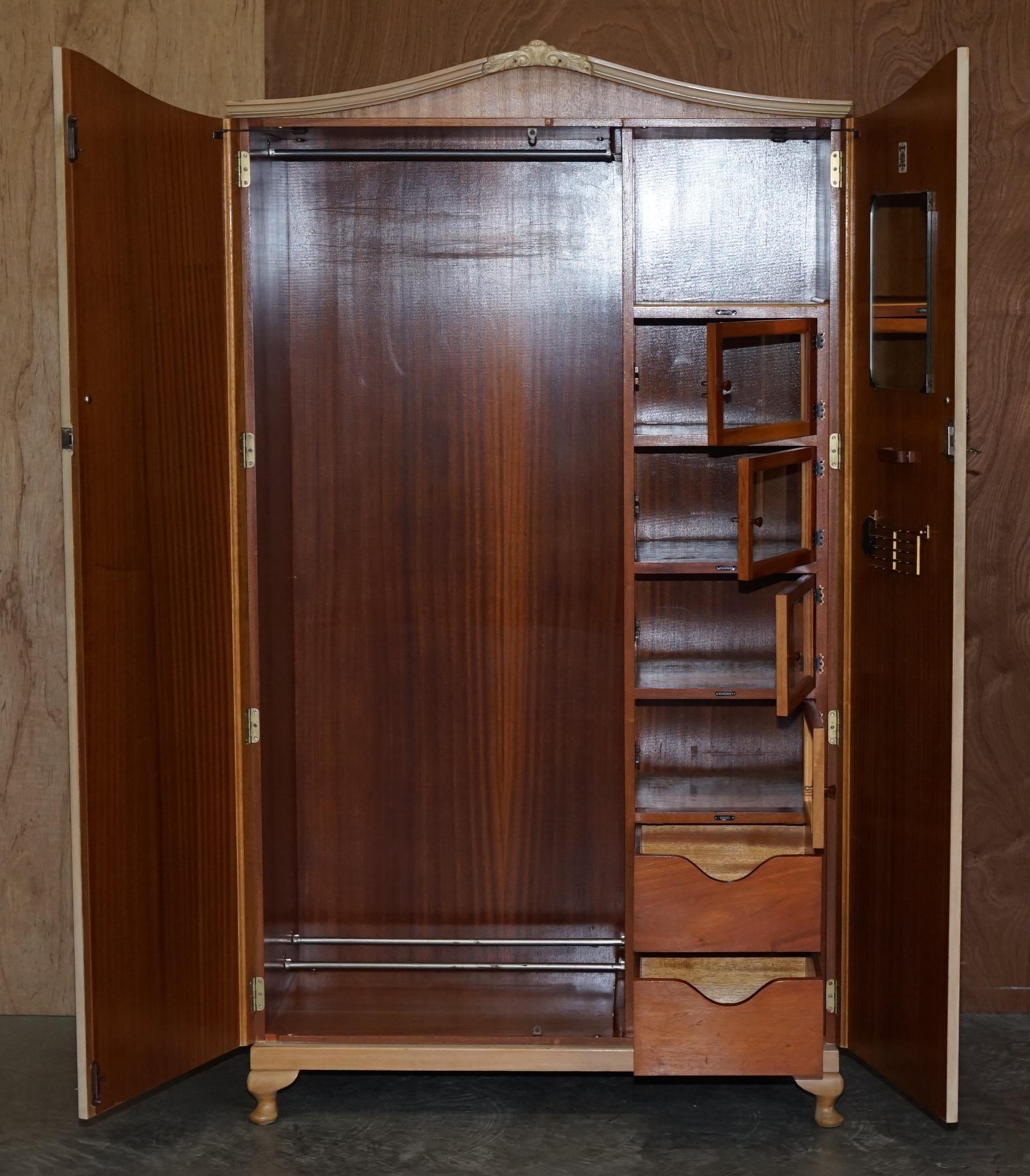 Walnut Works circa 1940's Grande armoire en noyer clair Part One of Large Suite en vente 9
