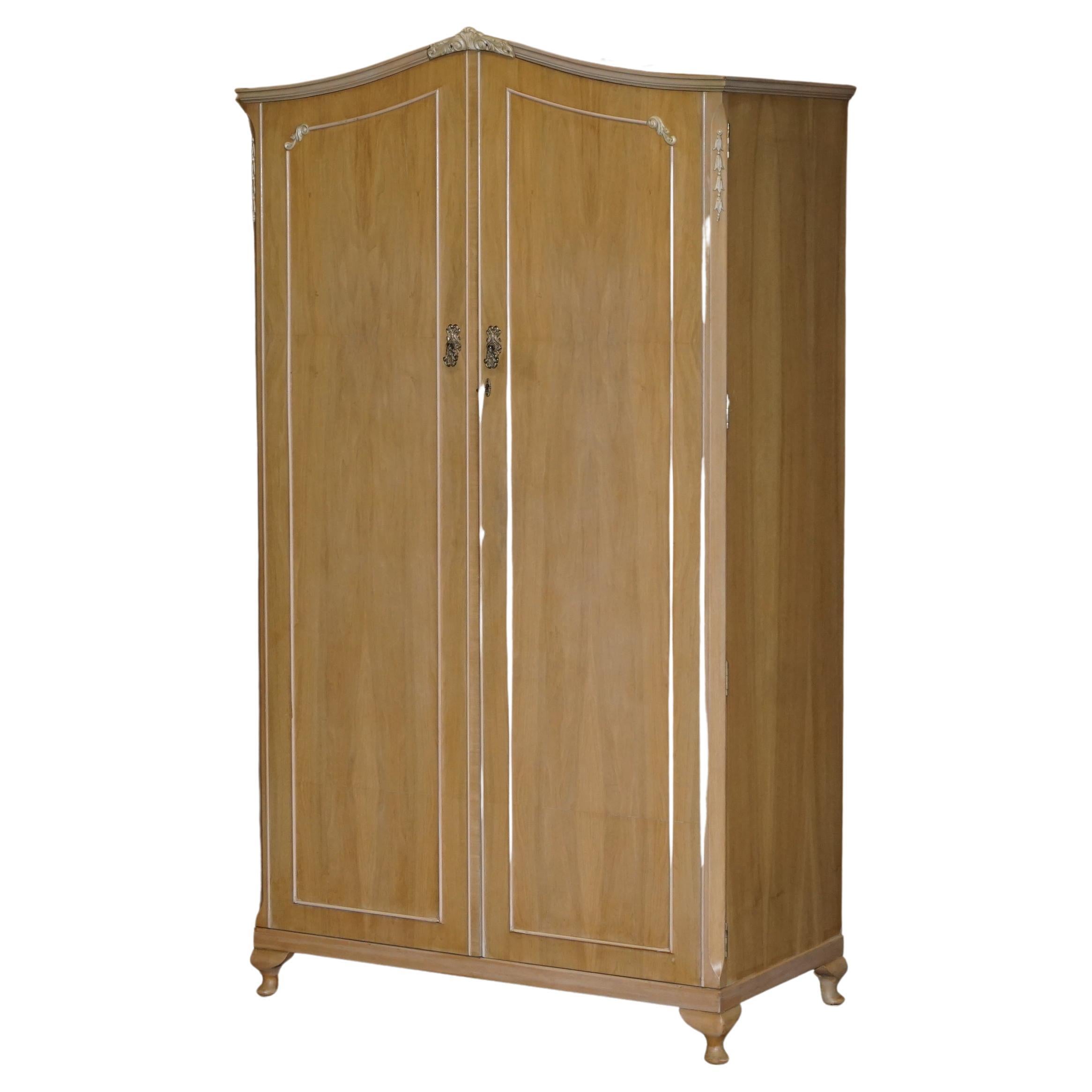 Walnut Works circa 1940's Grande armoire en noyer clair Part One of Large Suite en vente