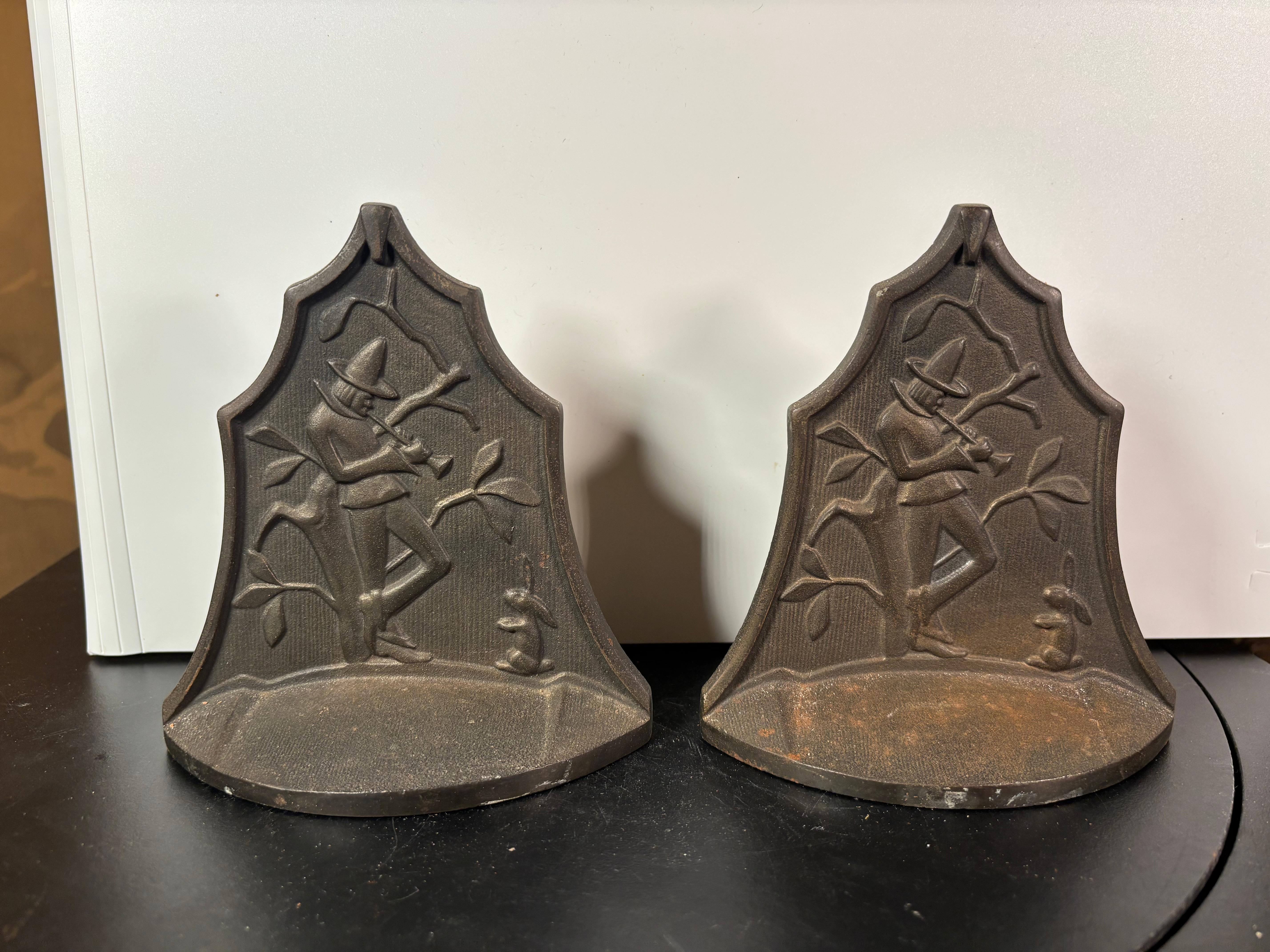 Antica coppia di terminali per libri scolpiti a mano 