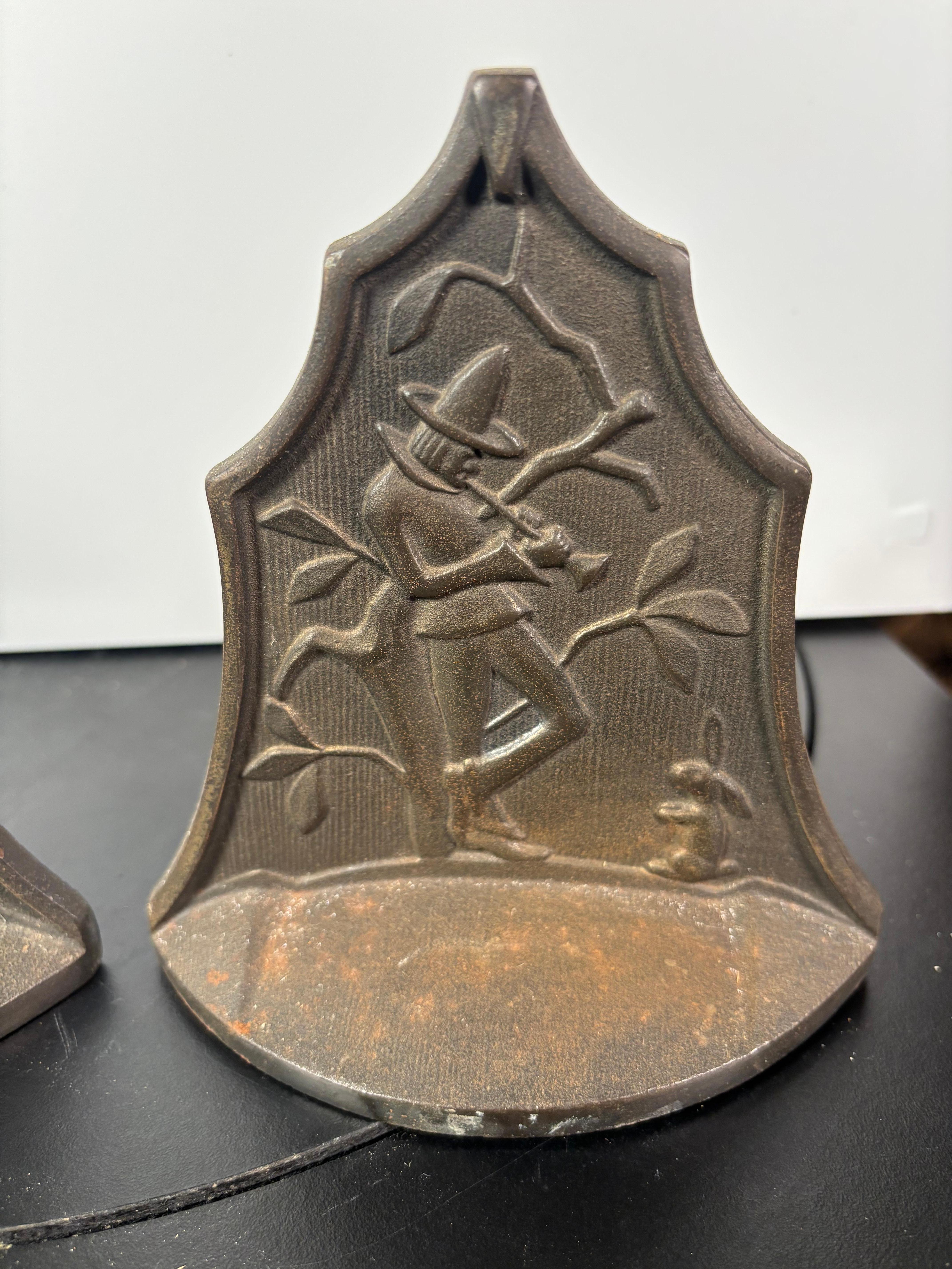 Americano Il suonatore di corno e il coniglio errante Coppia di fermalibri 1923 in vendita