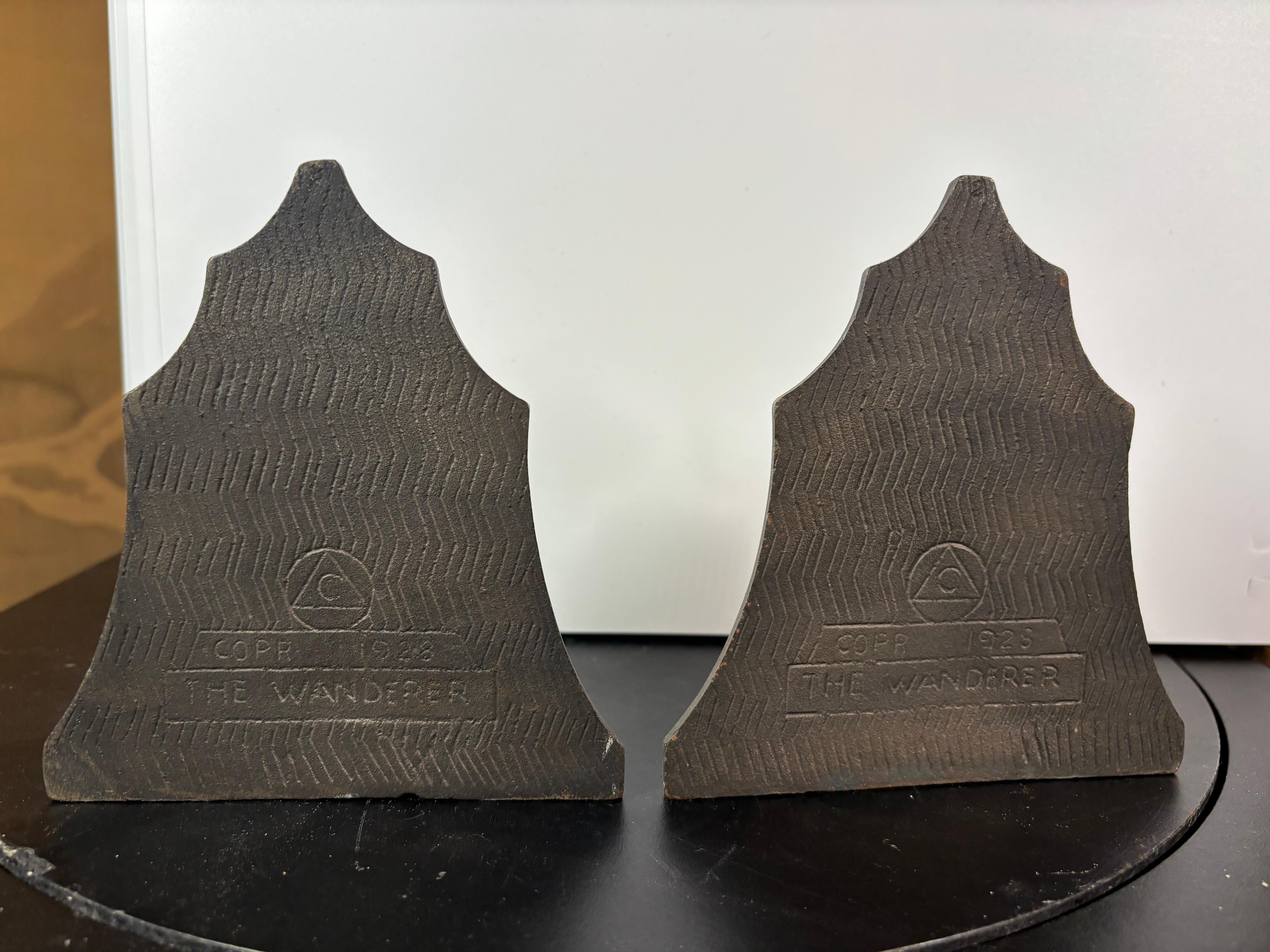 Il suonatore di corno e il coniglio errante Coppia di fermalibri 1923 In condizioni buone in vendita a South Burlington, VT