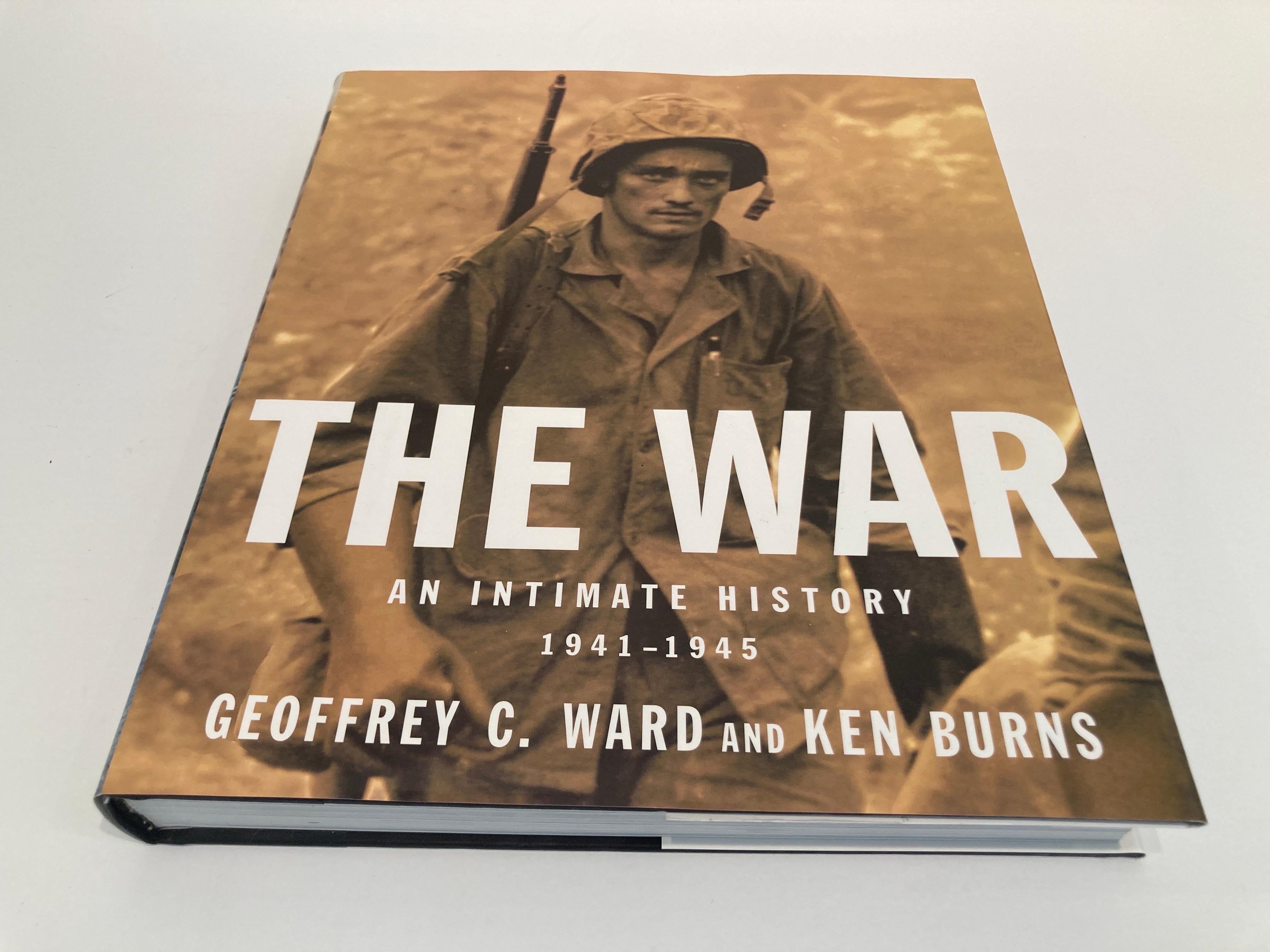 La guerre : une histoire intime, 1941-1945 Livre relié.
New York : Alfred A. Knopf, 2007. Première édition ; première impression. Couverture rigide.
Première édition de ce volume accompagnant le documentaire de Ken Burns.
Basé sur un film de Ken