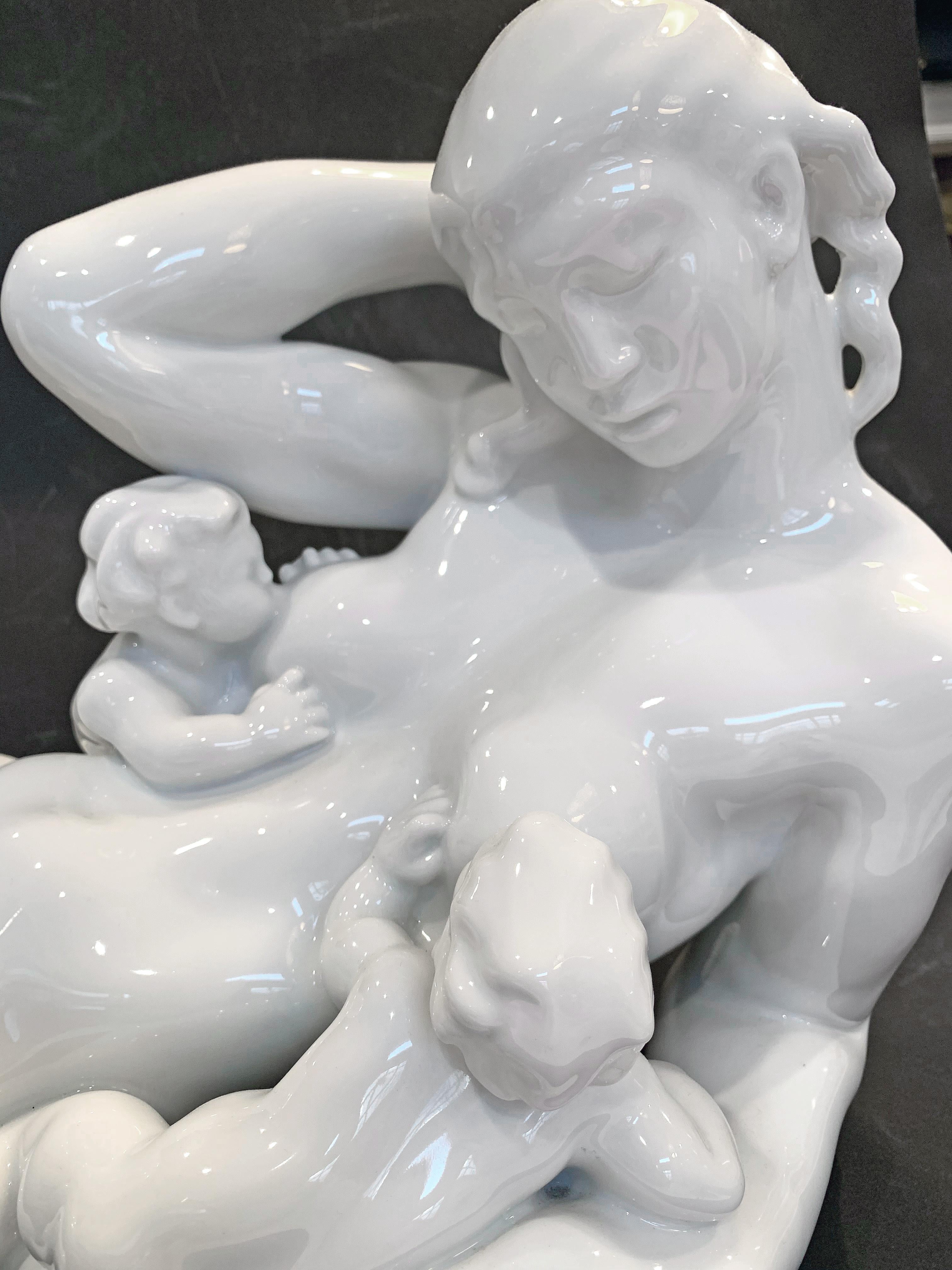 Basada en una famosa escultura de gran tamaño titulada 