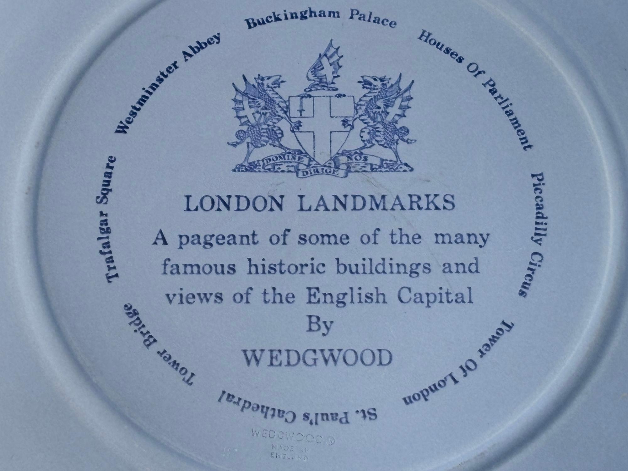The Wedgwood London Landmark Reliefs Plate 1975 Pale Blue and White Jasper For Sale 5