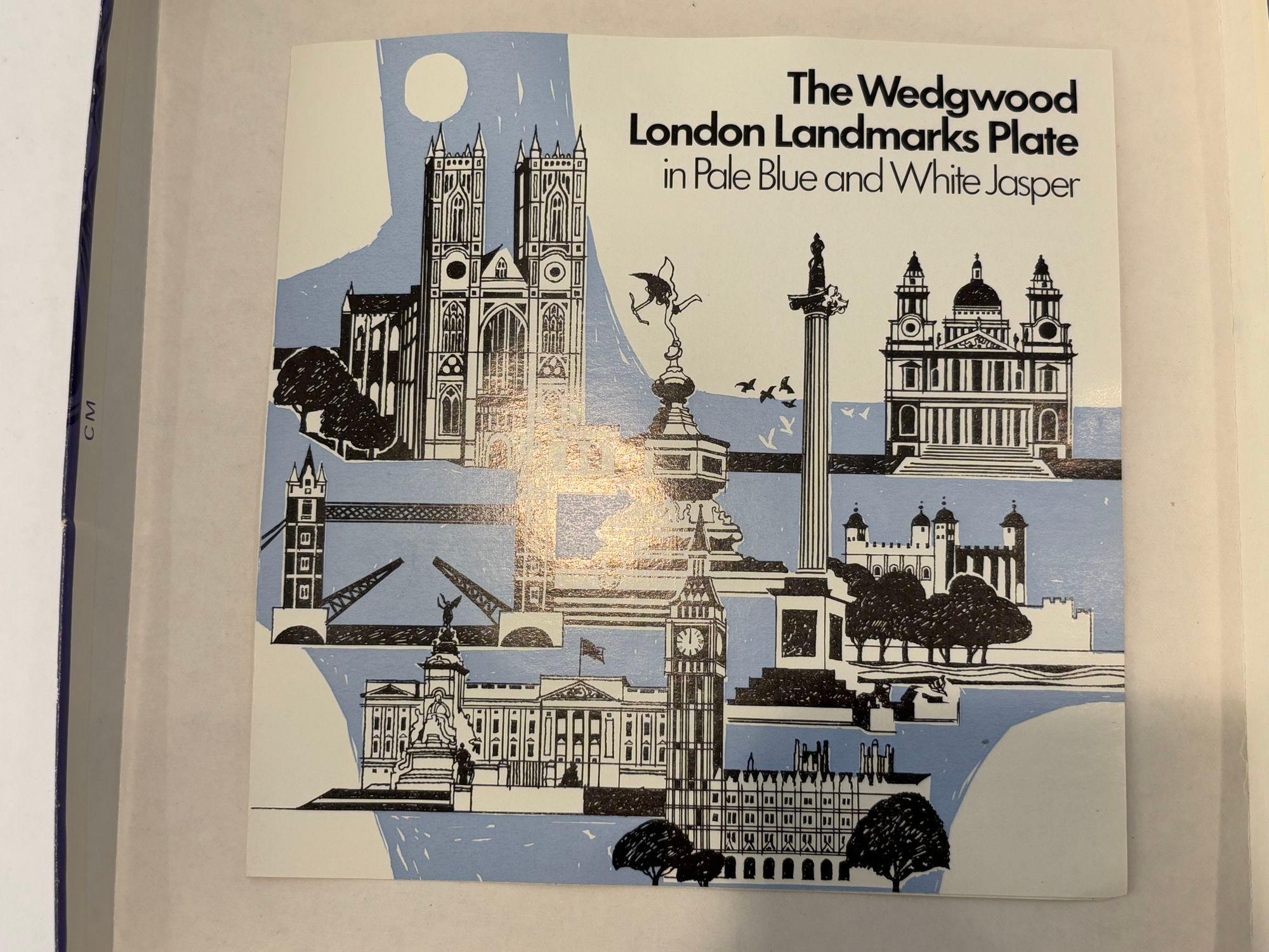 The Wedgwood London Landmark Reliefs Plate 1975 Pale Blue and White Jasper For Sale 6