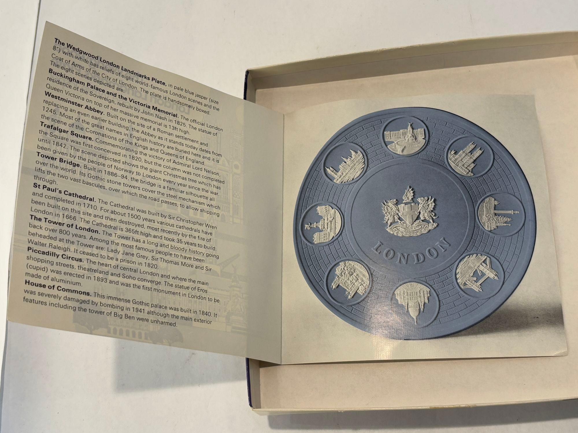 The Wedgwood London Landmark Reliefs Plate 1975 Pale Blue and White Jasper For Sale 7