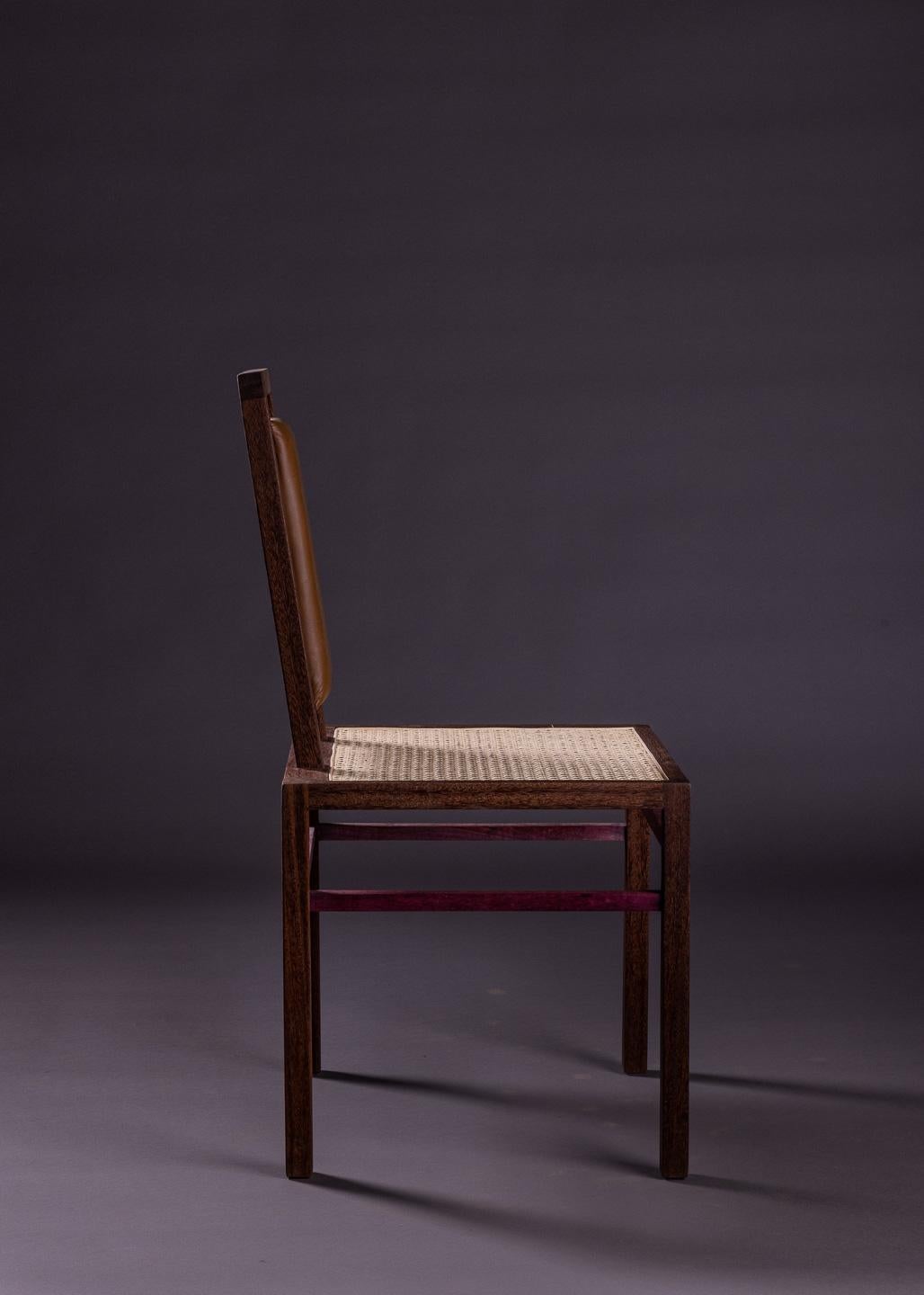 Der Eccentric Chair aus massivem Sucupira-Holz und lila Herzholz (Leder) im Angebot