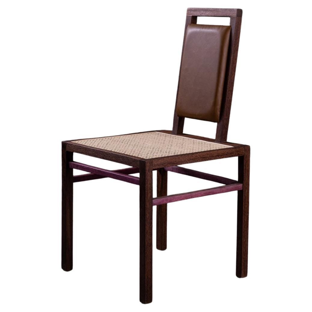 Der Eccentric Chair aus massivem Sucupira-Holz und lila Herzholz im Angebot