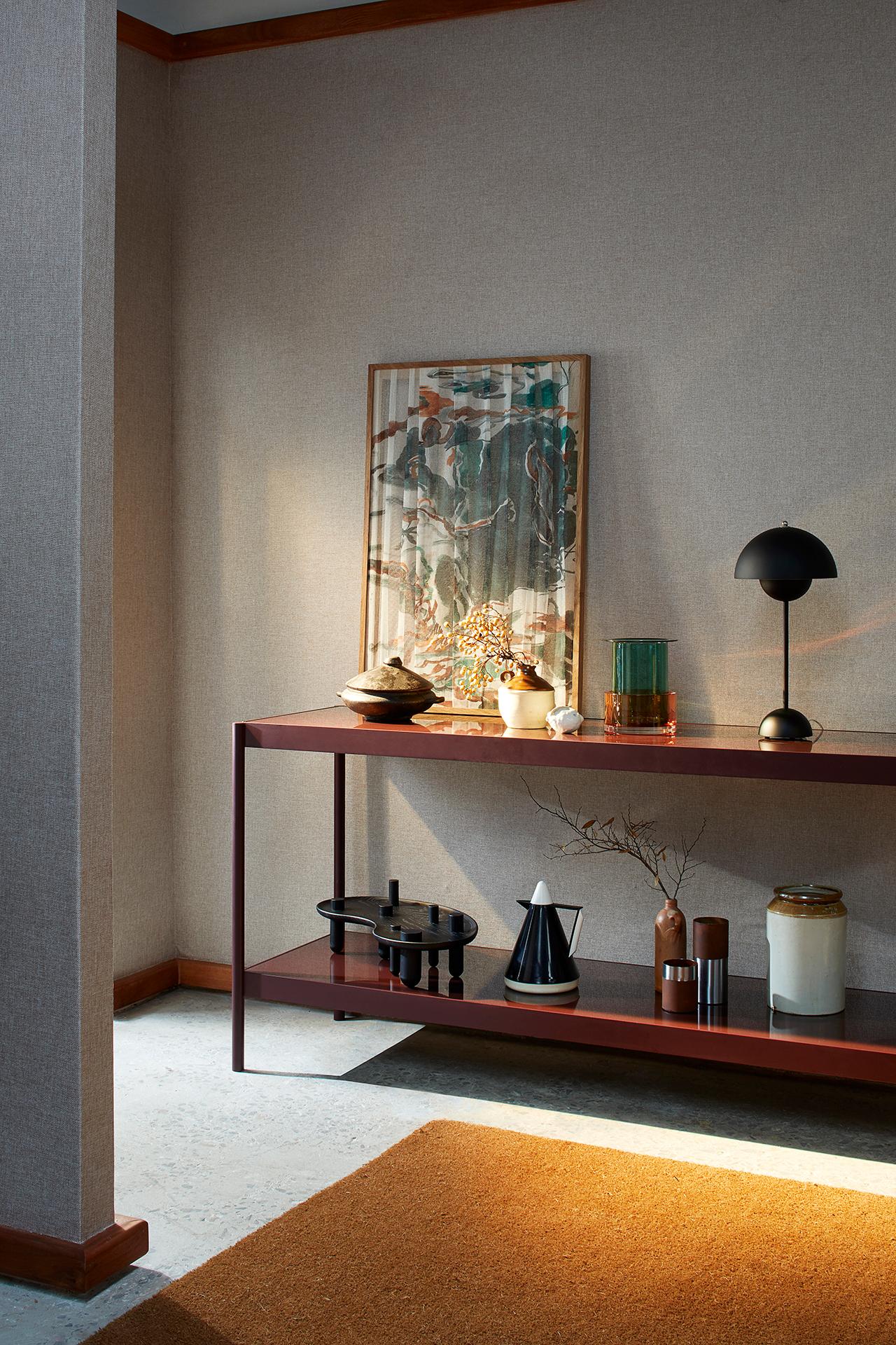 An addition to our Wexford series, the Wexford server maintains the same minimal ideals as the entire collection. The steel framework is finished in a satin lacquer, while the top is made from safety glass back-painted in the same color and neatly