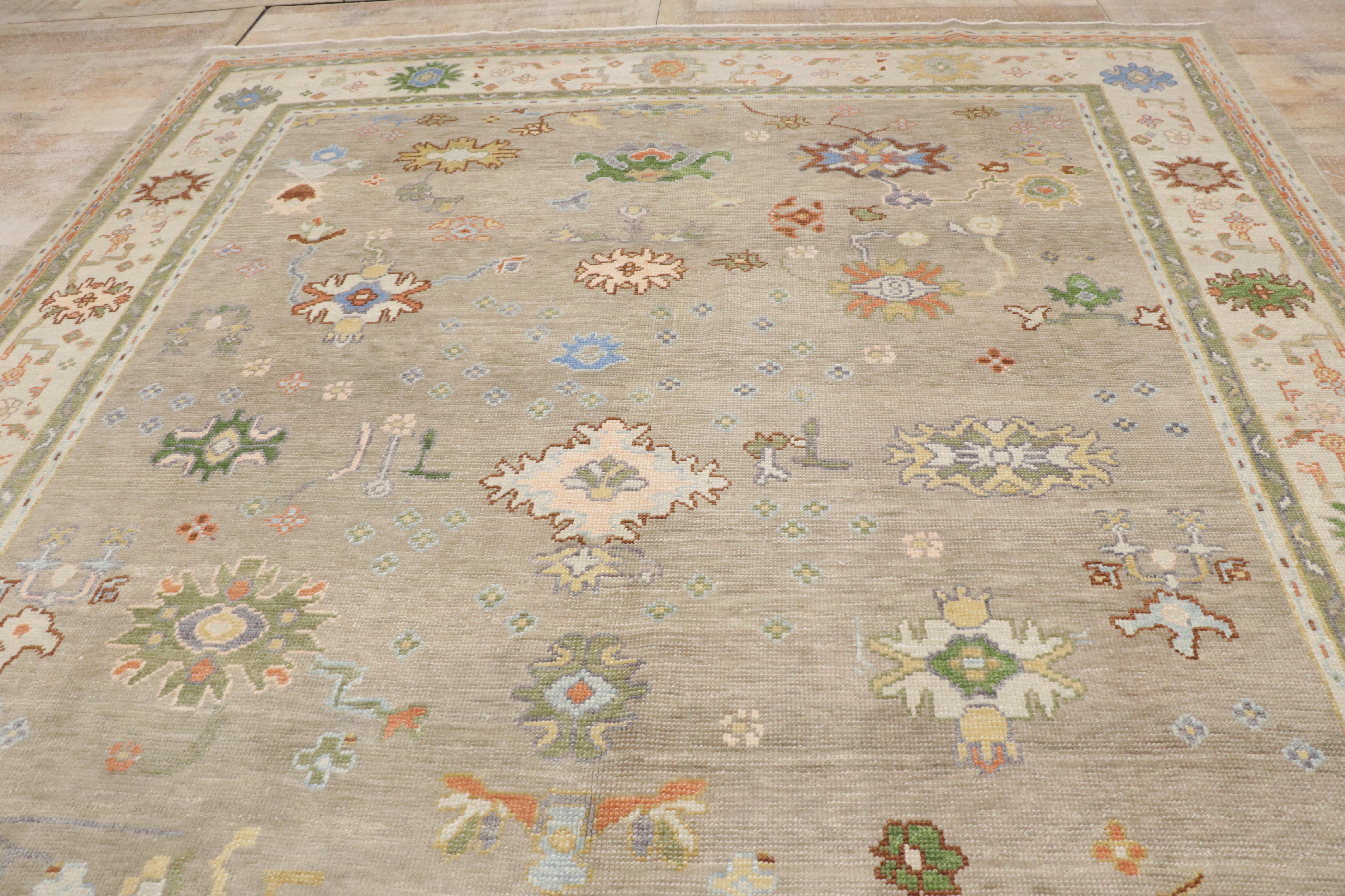 Zeitgenössischer bunter türkischer Oushak-Teppich im Angebot 3