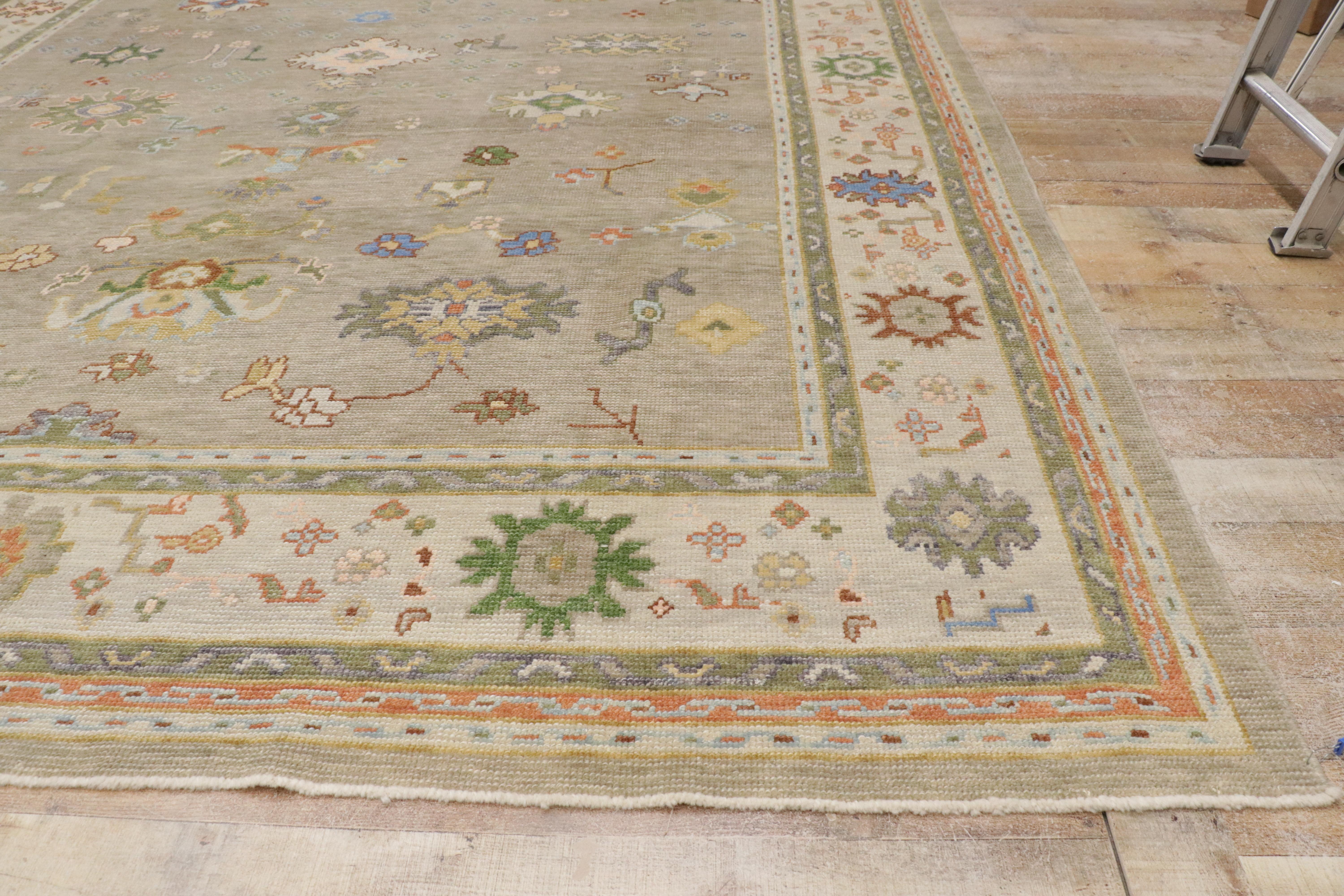 Zeitgenössischer bunter türkischer Oushak-Teppich im Angebot 4