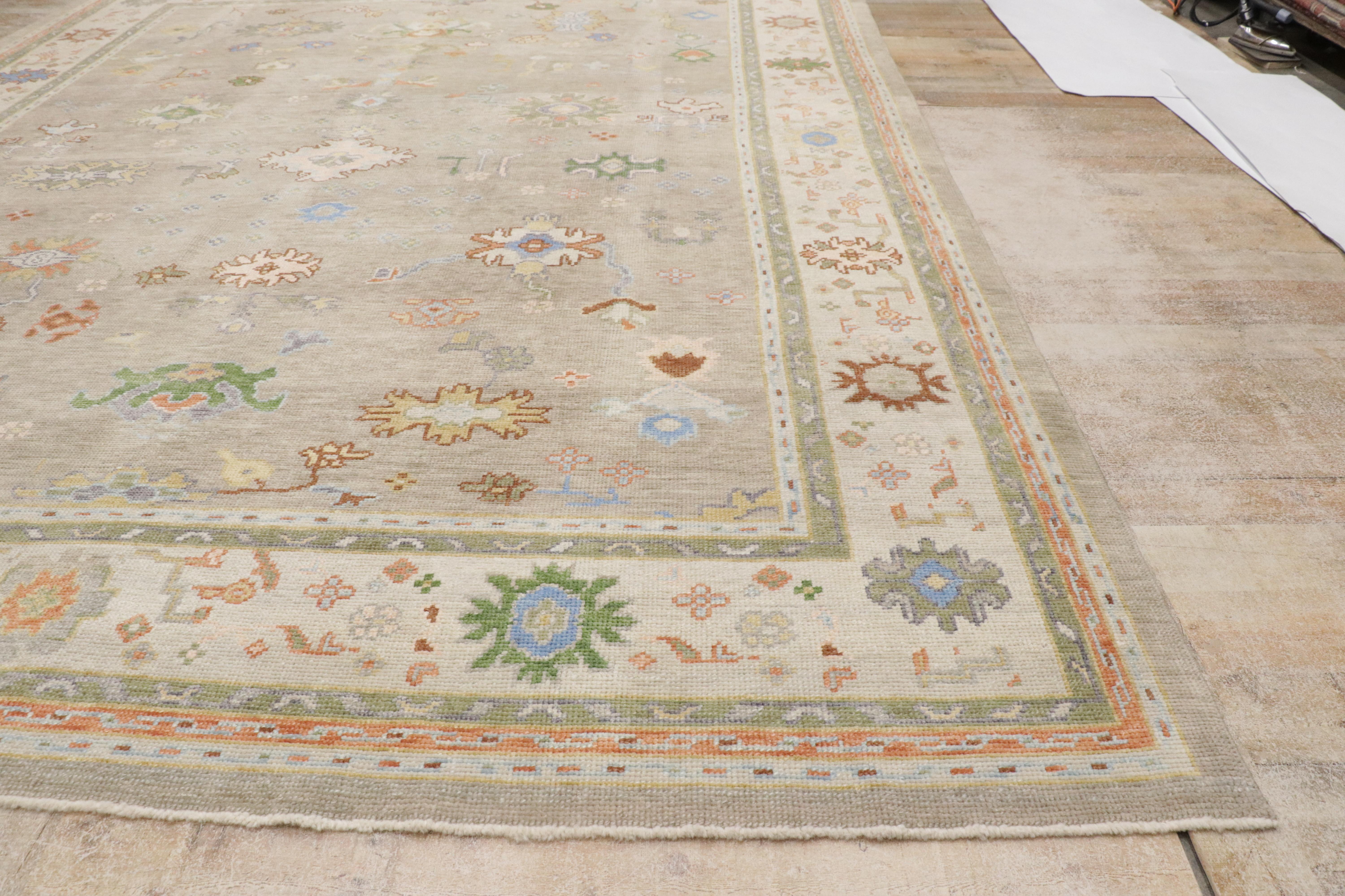 Zeitgenössischer bunter türkischer Oushak-Teppich im Angebot 5