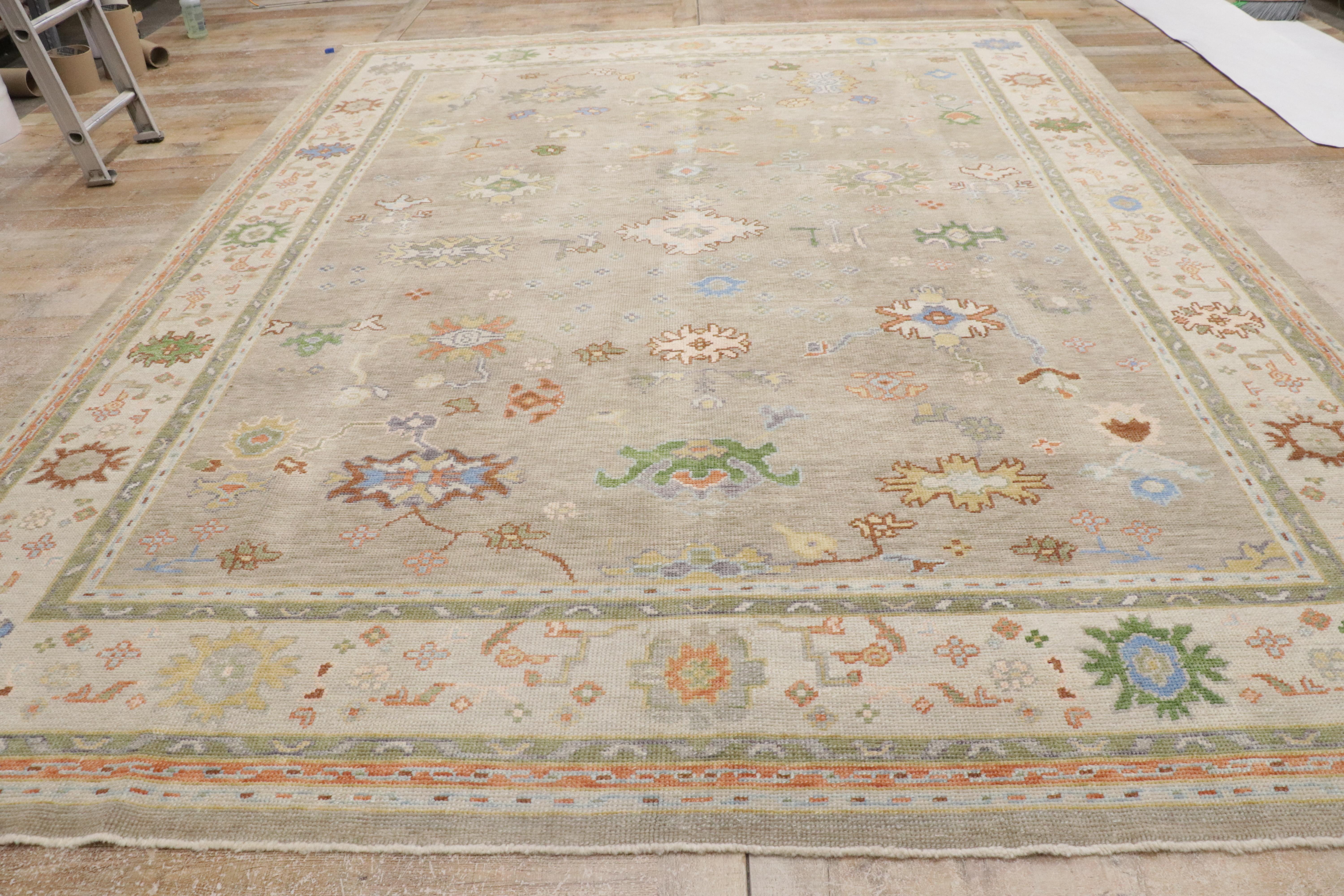 Zeitgenössischer bunter türkischer Oushak-Teppich im Angebot 6