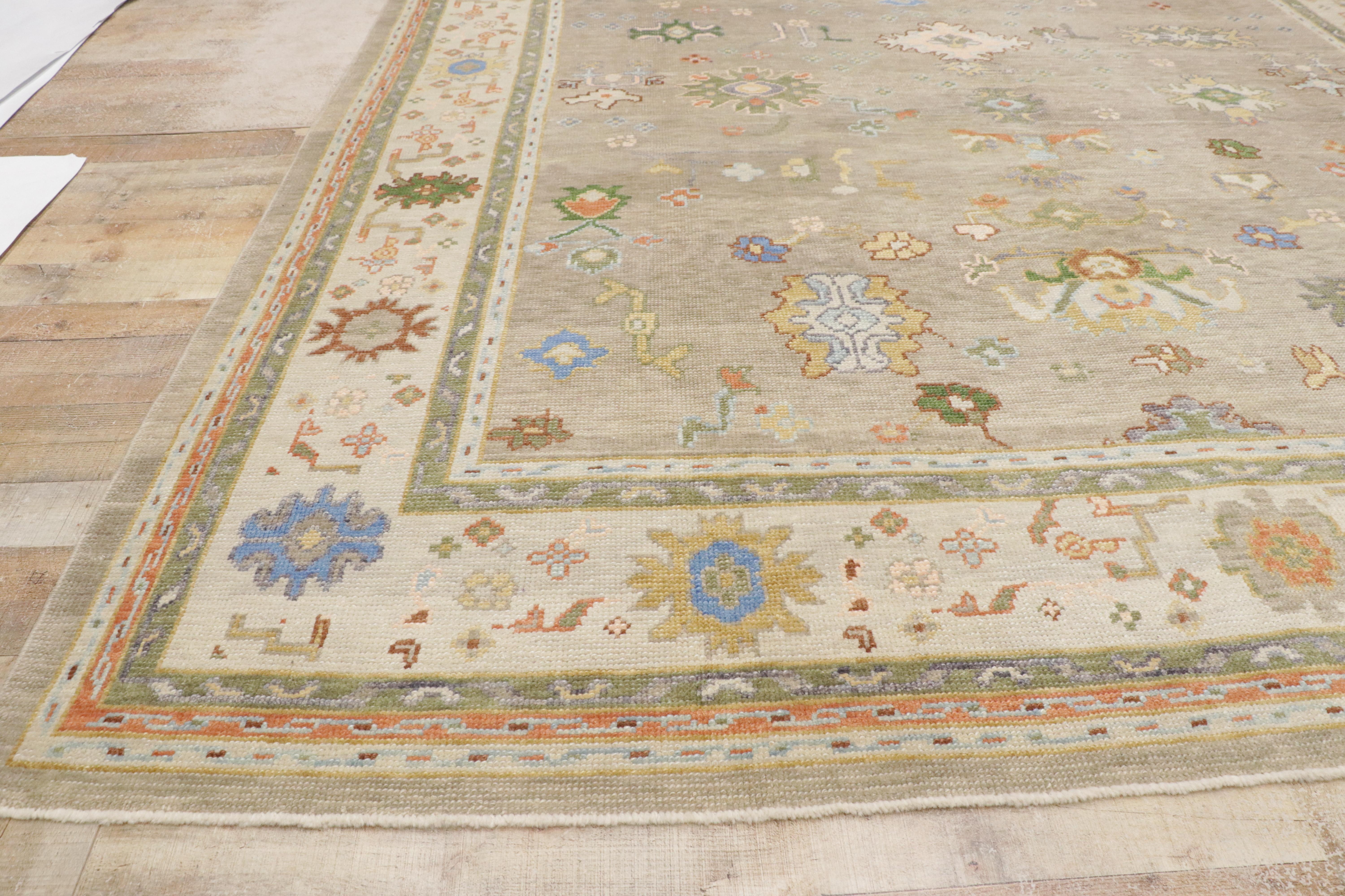 Zeitgenössischer bunter türkischer Oushak-Teppich im Angebot 7
