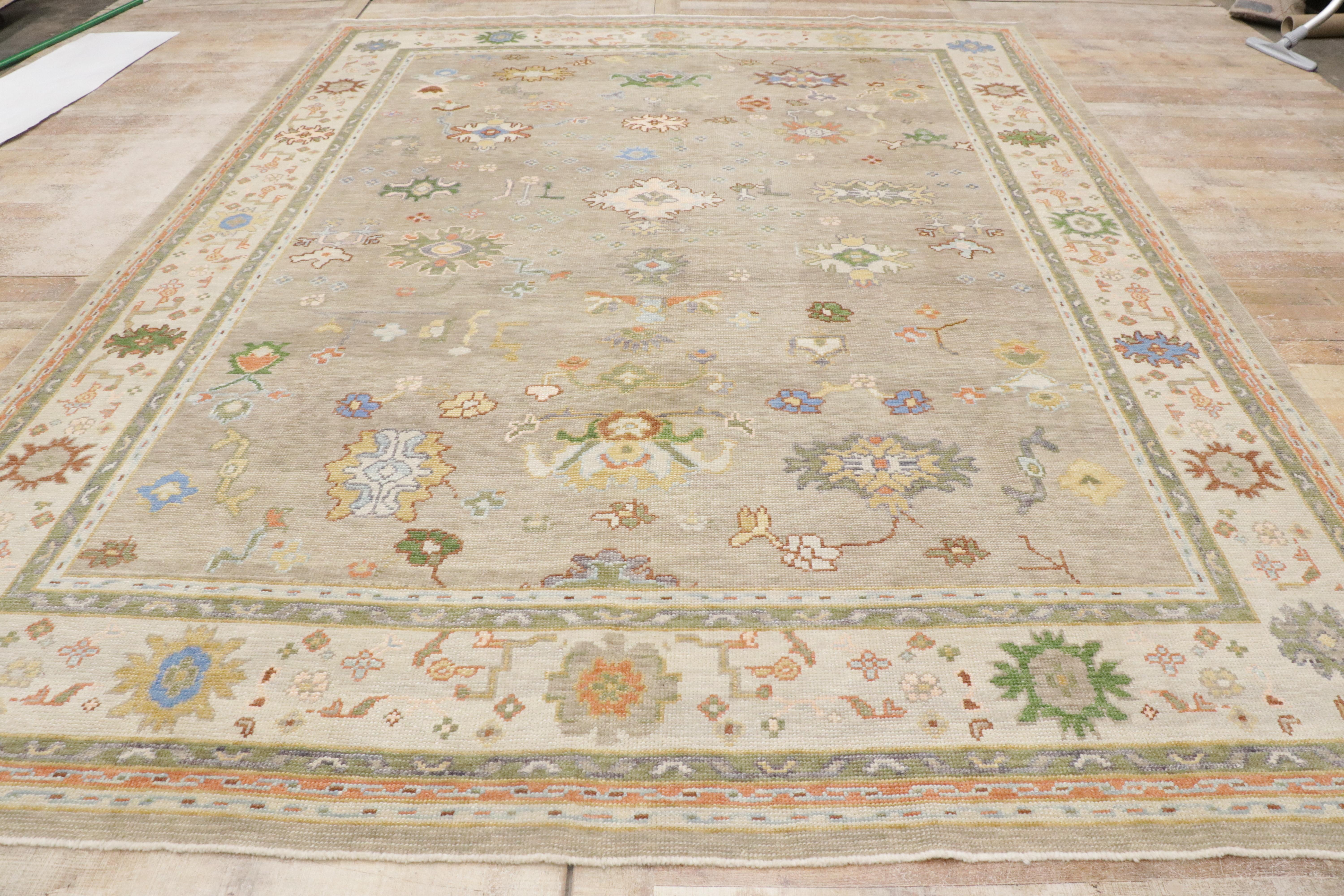 Zeitgenössischer bunter türkischer Oushak-Teppich im Angebot 9