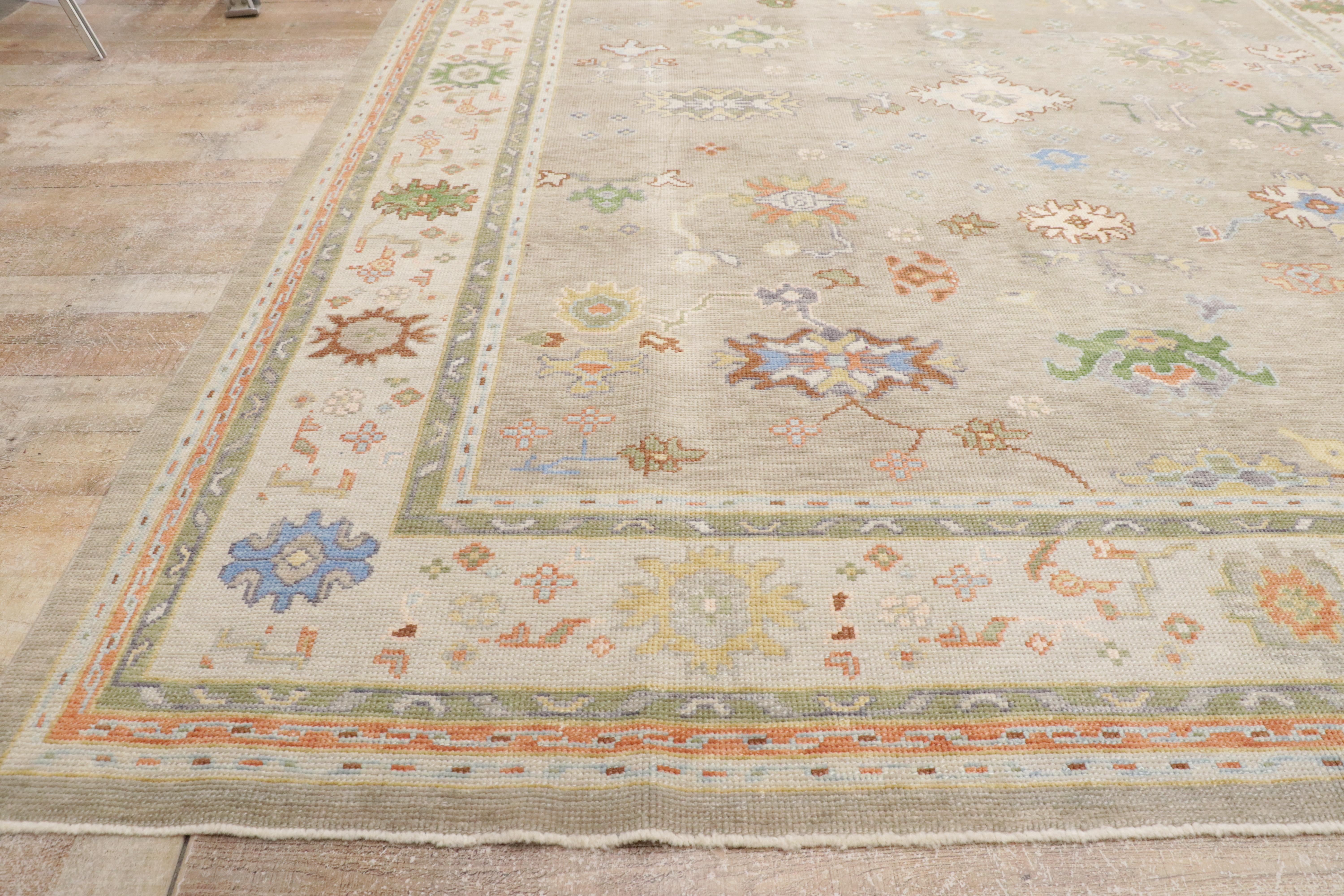 Zeitgenössischer bunter türkischer Oushak-Teppich im Angebot 10