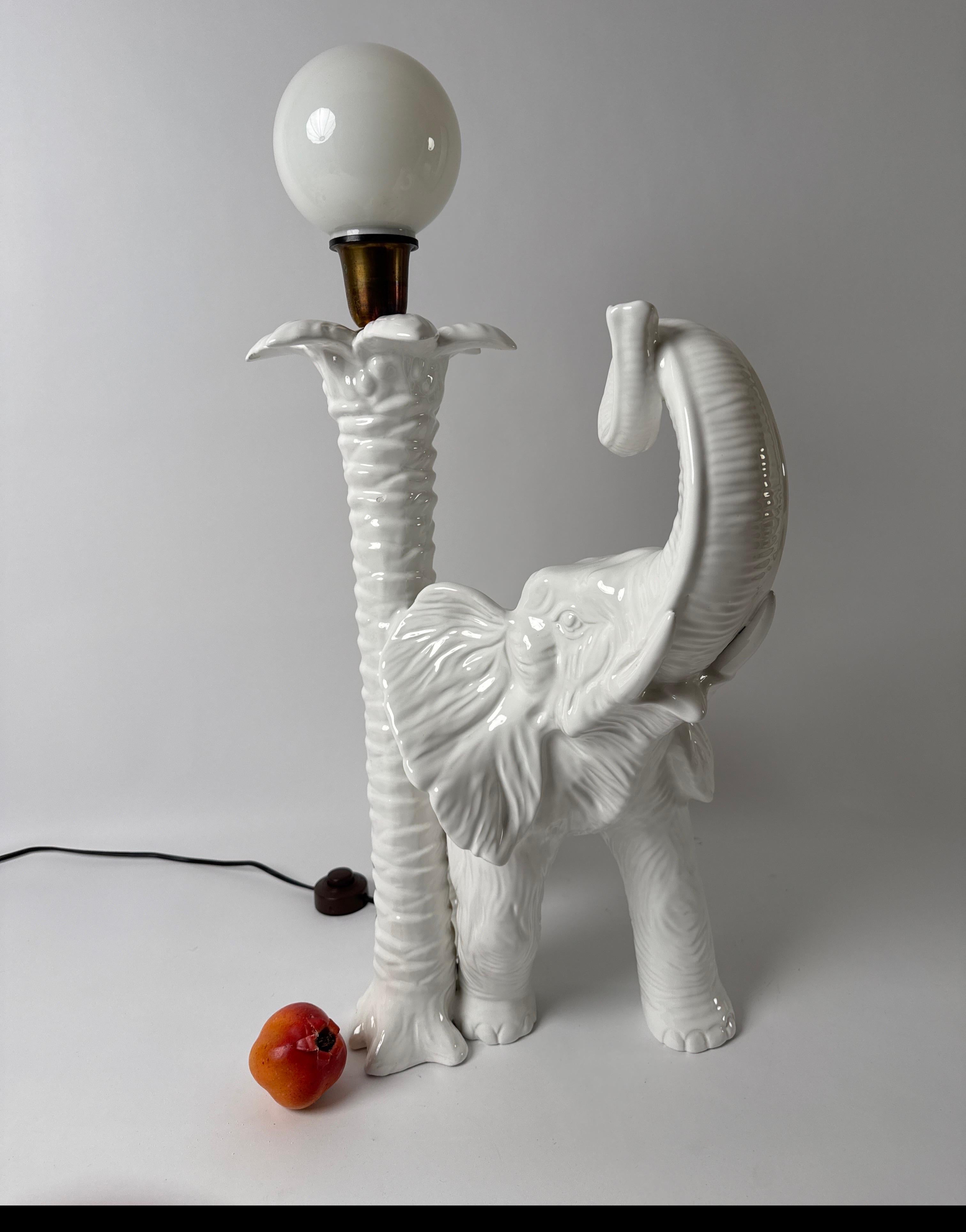 Lampadaire ou lampe de table éléphant blanc, Italie 1970 en vente 6