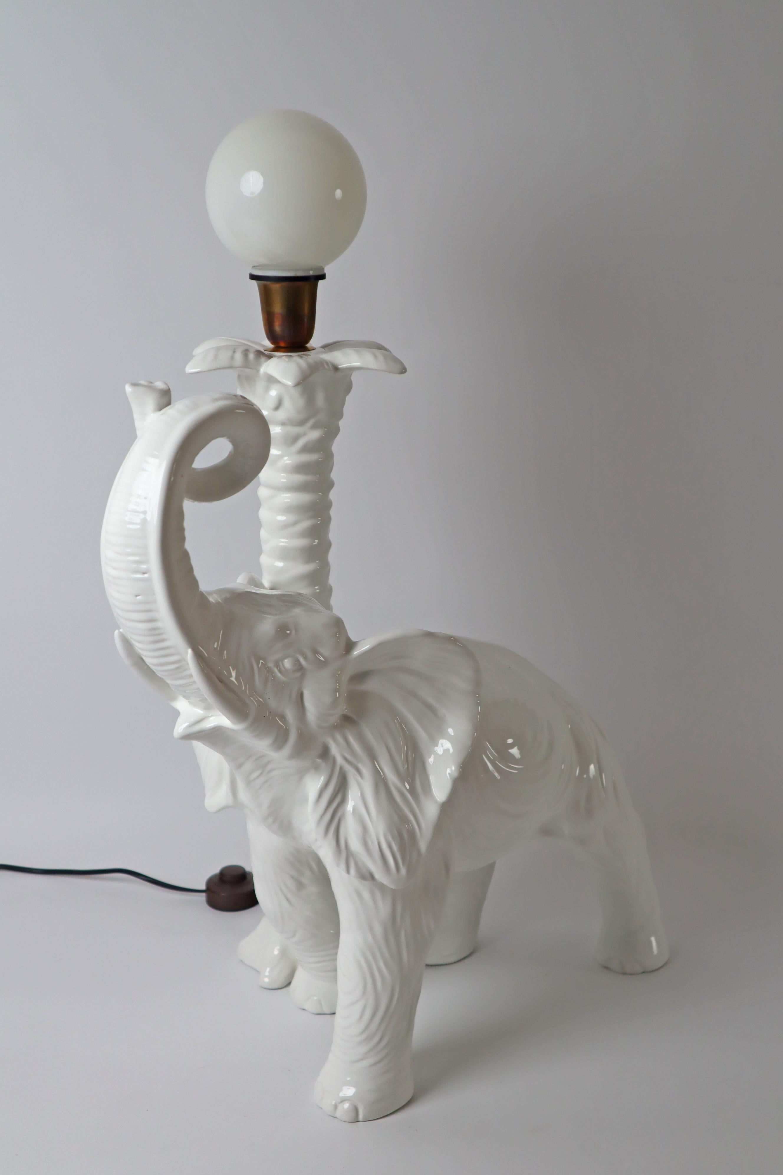 Lampadaire ou lampe de table éléphant blanc, Italie 1970 en vente 7