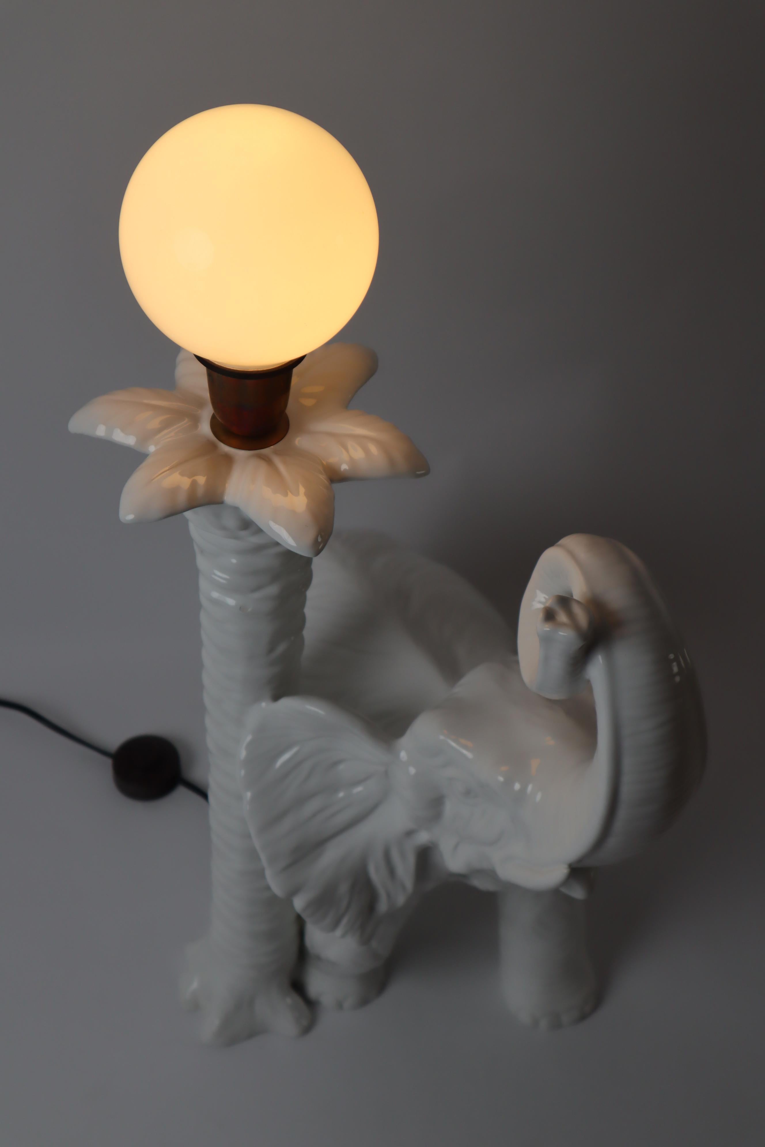 Lampadaire ou lampe de table éléphant blanc, Italie 1970 en vente 10