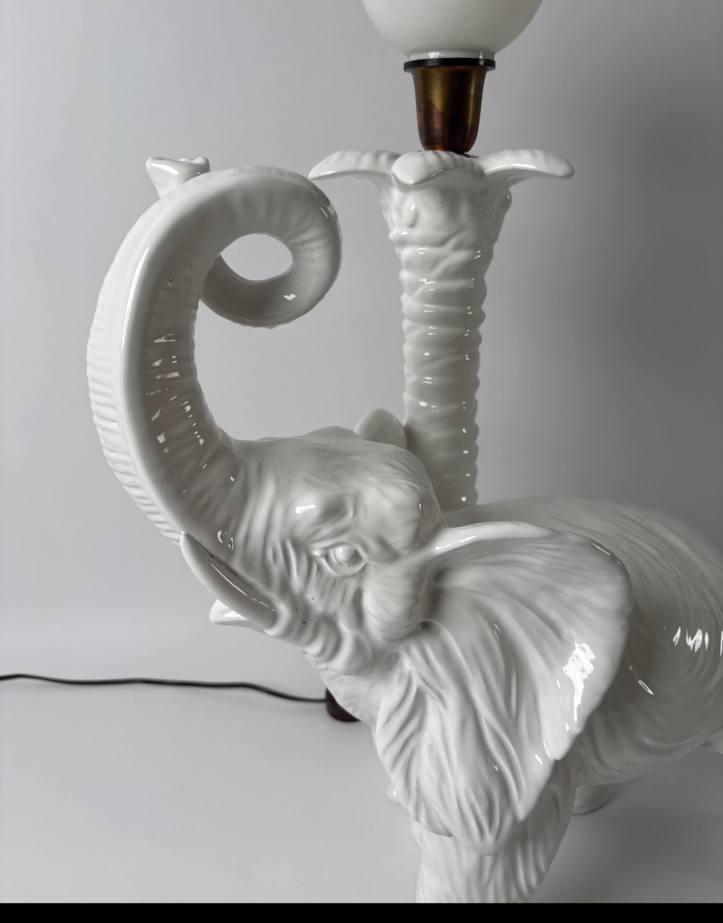 italien Lampadaire ou lampe de table éléphant blanc, Italie 1970 en vente
