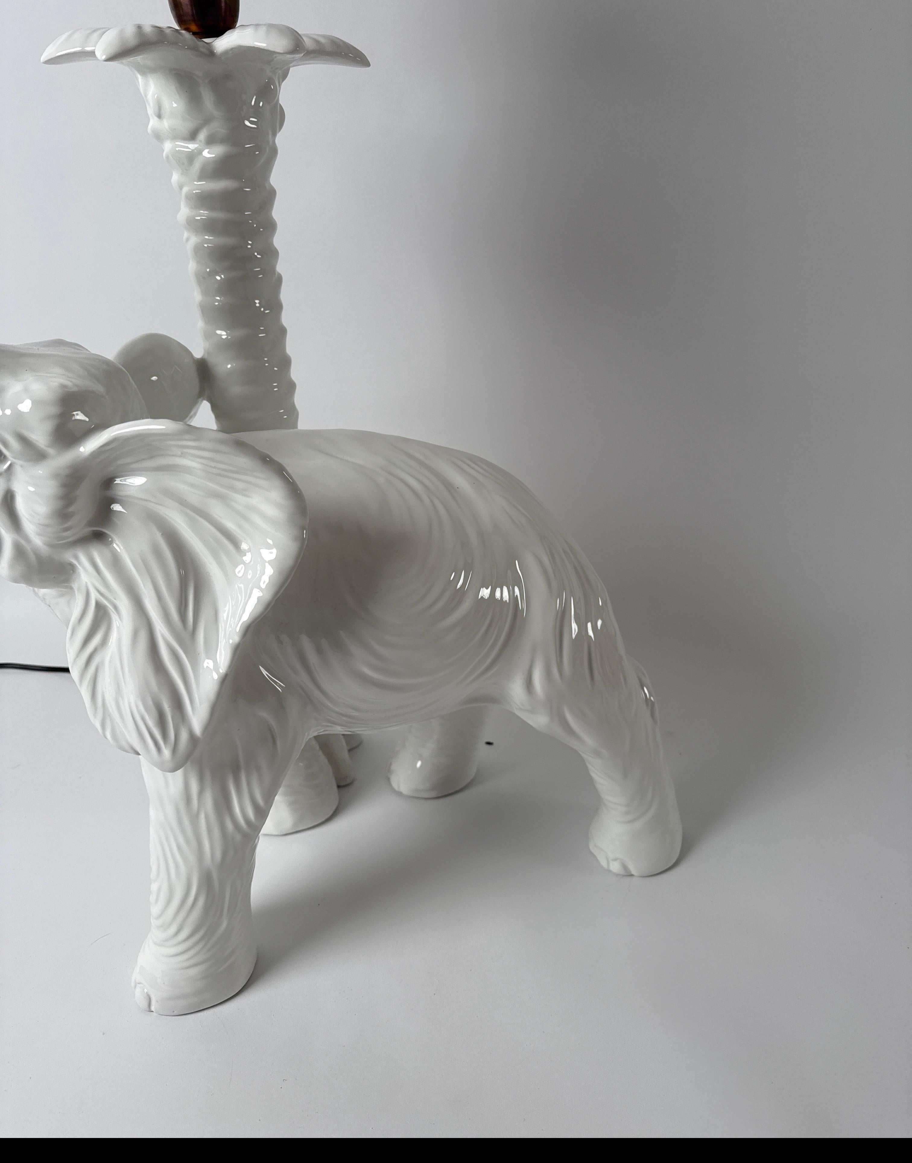 Laqué Lampadaire ou lampe de table éléphant blanc, Italie 1970 en vente