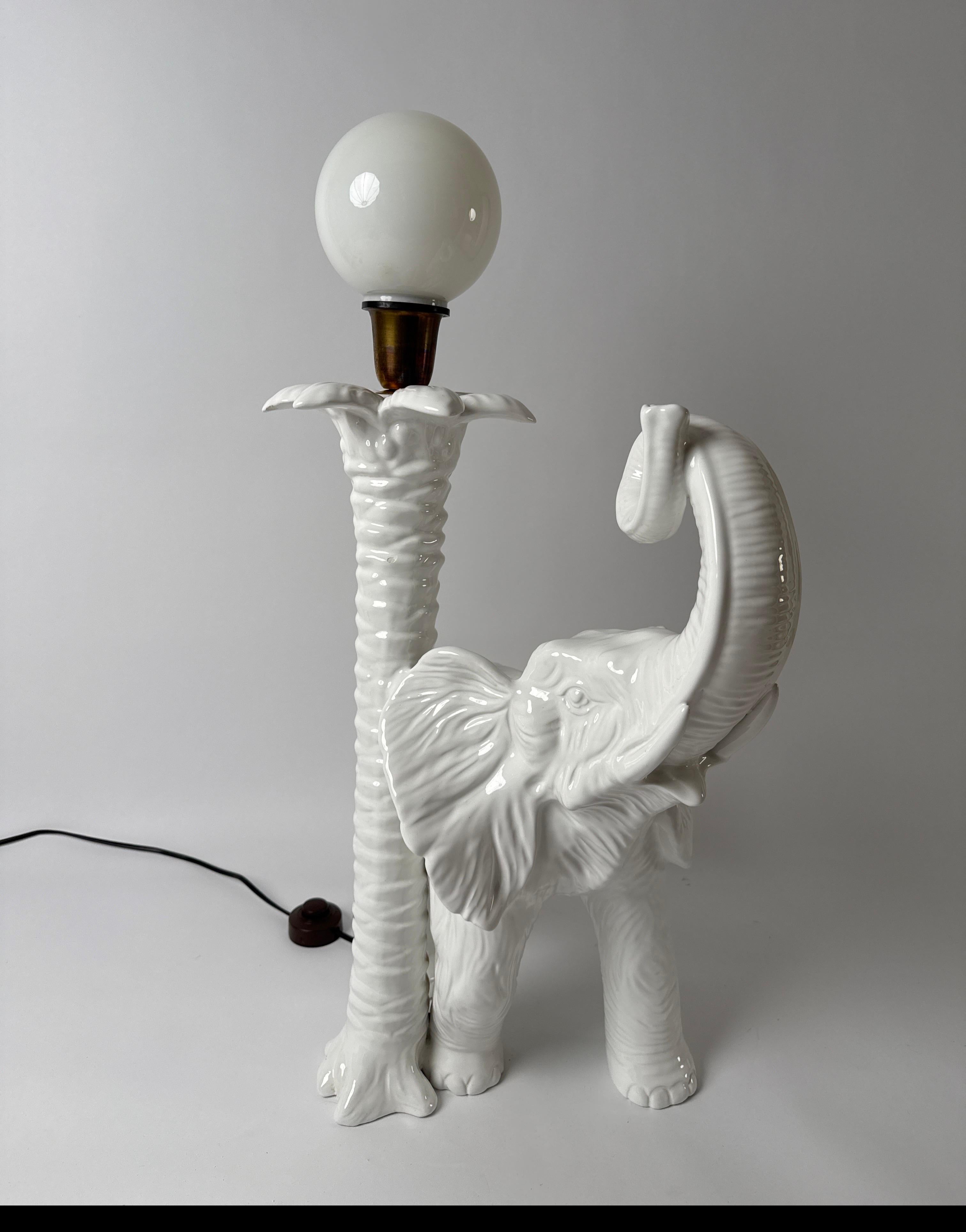 Fin du 20e siècle Lampadaire ou lampe de table éléphant blanc, Italie 1970 en vente