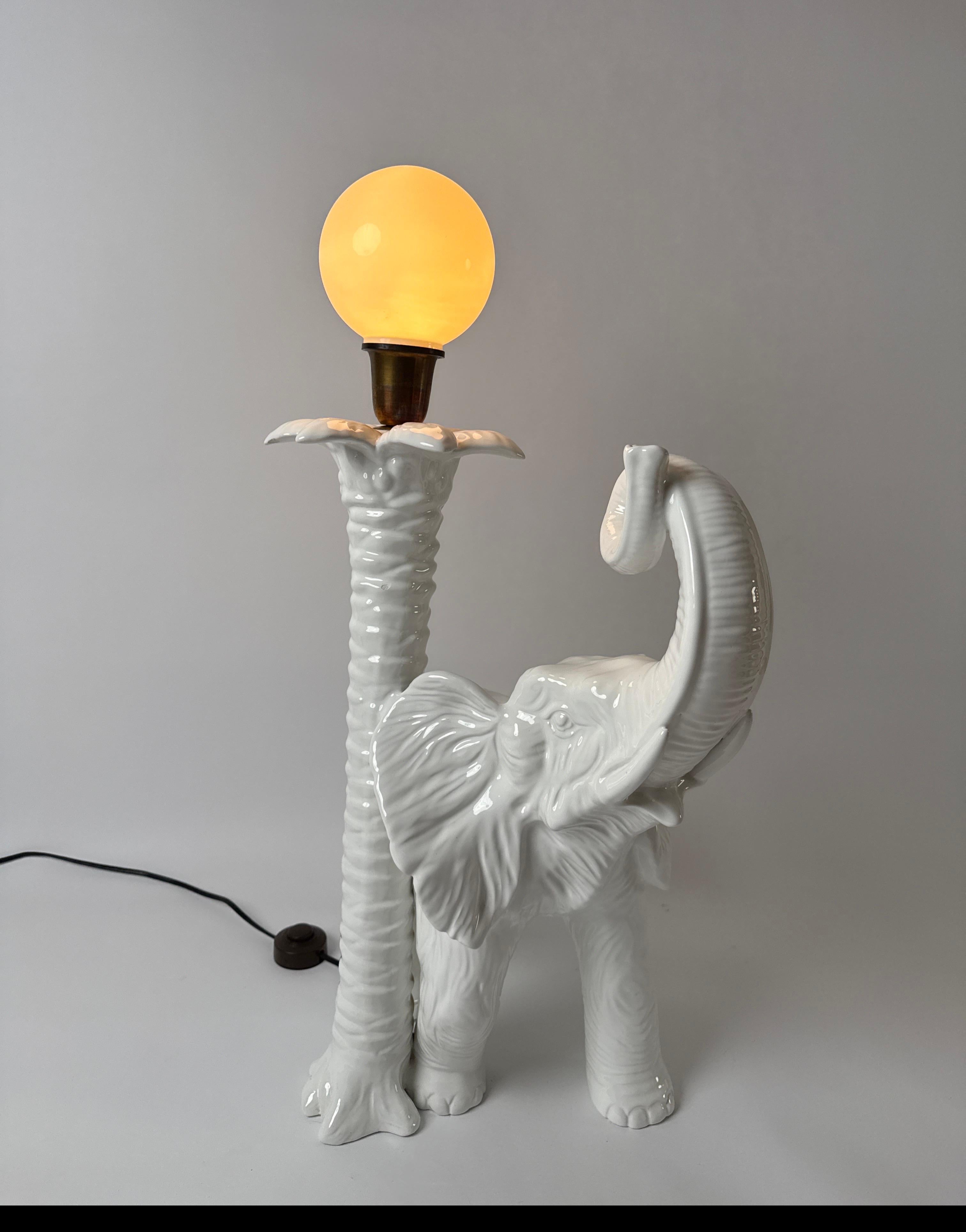 Céramique Lampadaire ou lampe de table éléphant blanc, Italie 1970 en vente
