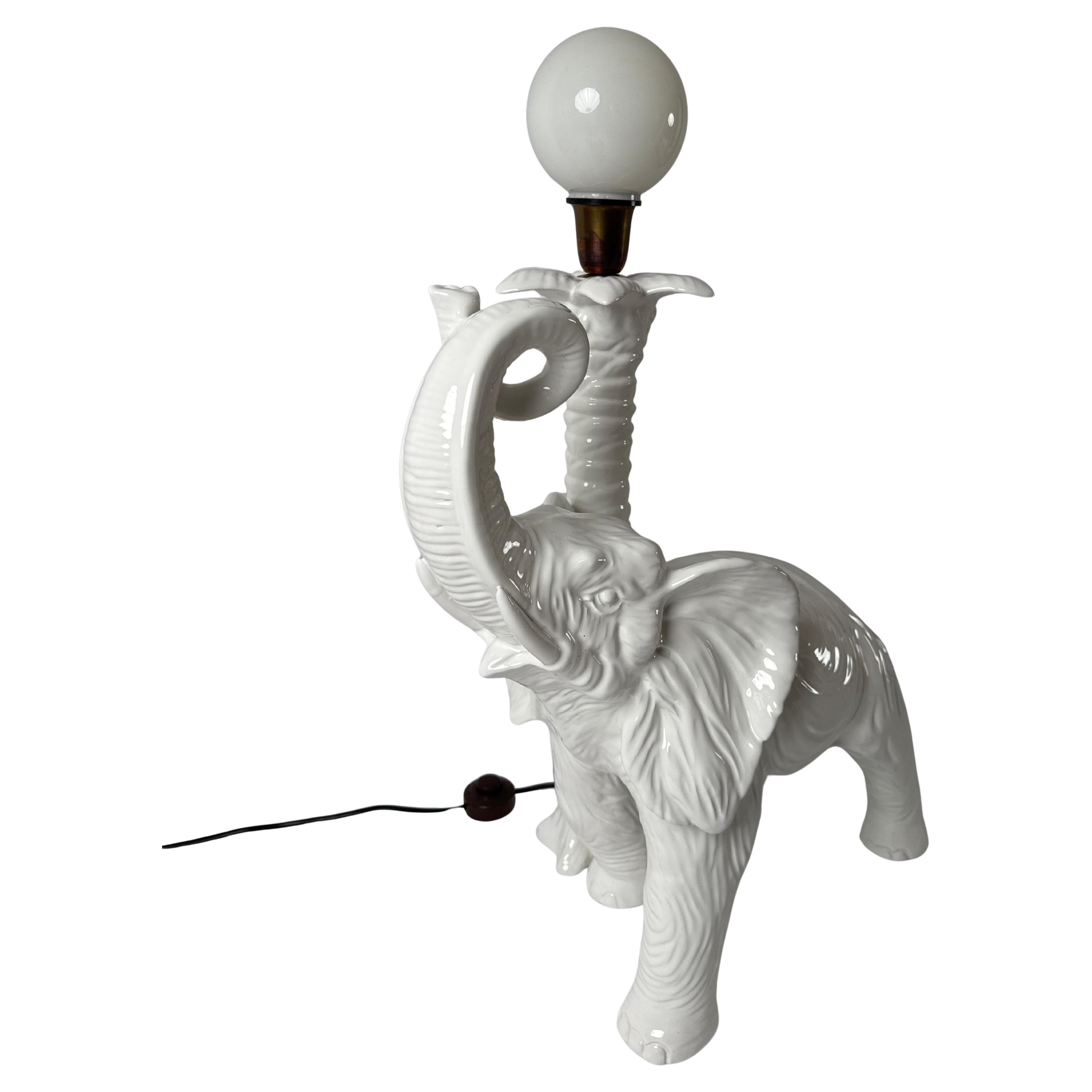 Lampadaire ou lampe de table éléphant blanc, Italie 1970 en vente