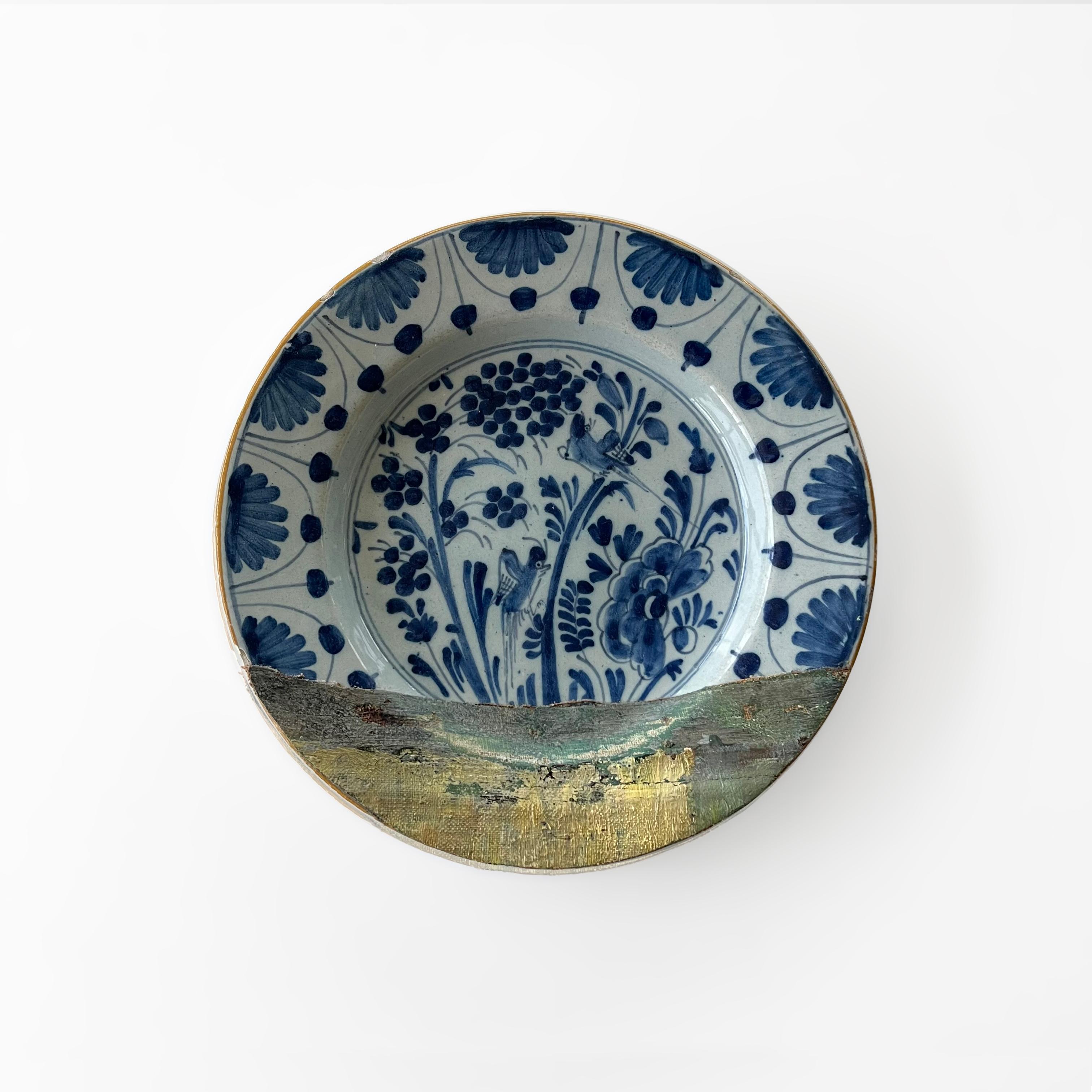 “The White Vase” belongs to our “Altered Perspectives” series: assemblages of ceramic plates layered with a painting on canvas.
This artwork includes 2 antique Delfts Blue plates from the 18th C. and one hand painted saucer from the Royal Tichelaar