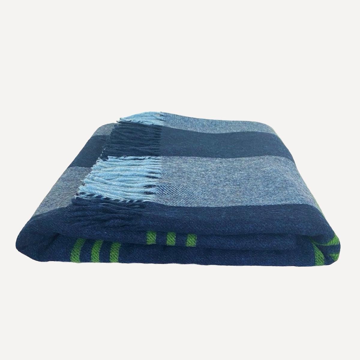 British The Wilde Merino Lambswool Blue Throw / Blanket For Sale
