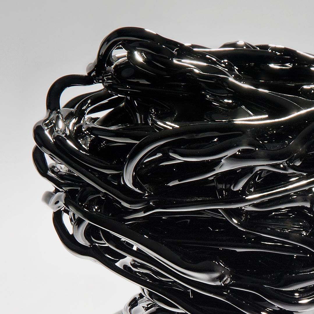 Lituanien Le vent de la nuit:: une sculpture unique d'arbre en verre noir par Remigijus Kriukas en vente