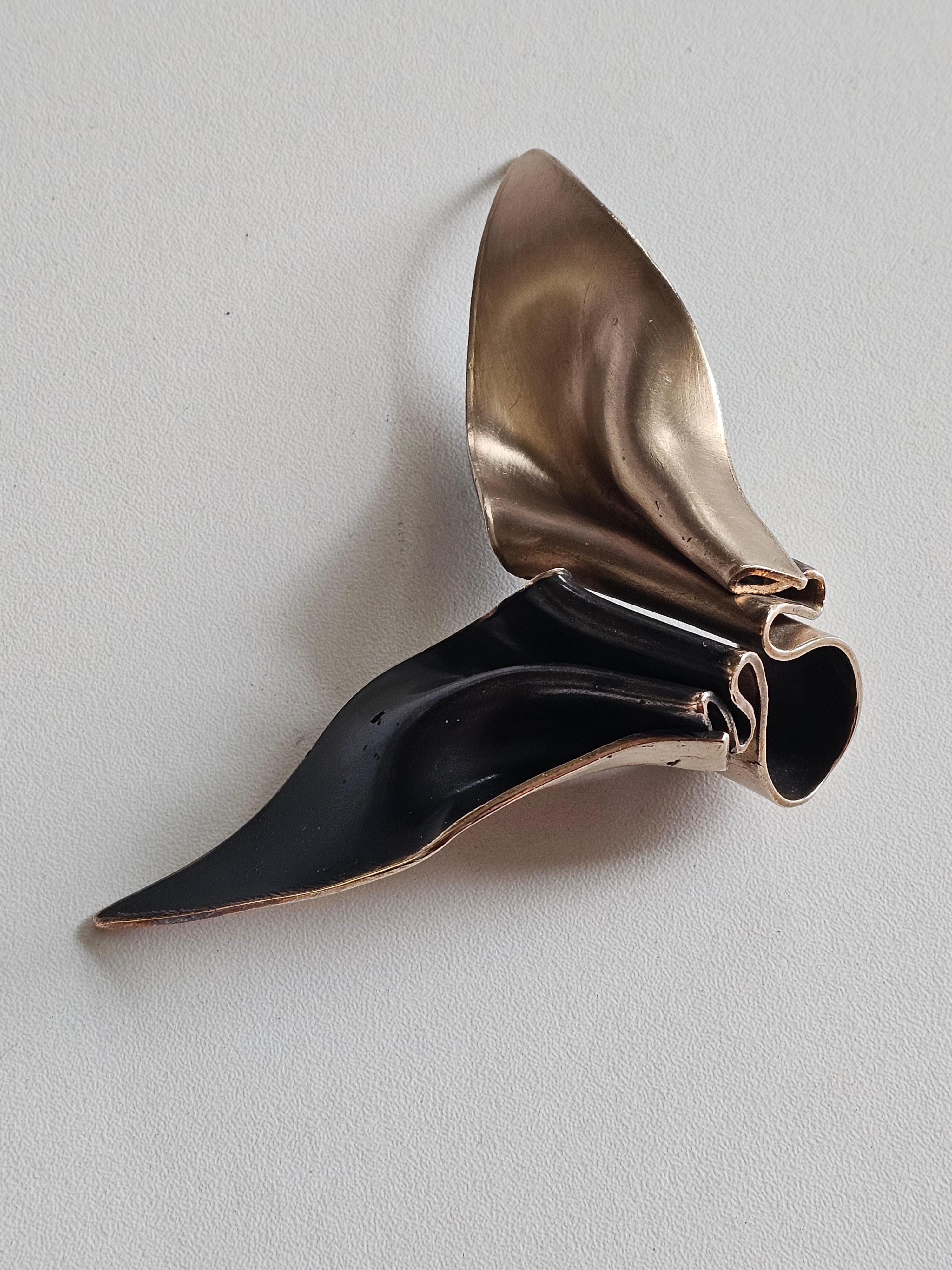 Wings of Desire Sculpture Statement Ring in rose satinated and black patinated bronze and polished outlines 

Unique 
Hallmarked

Exhibited at The Museum of Art & Design, NYC, 2019

Dimensions 
cm : L 12 x W 7 x H 4 
in : L 4.72 x W 2.75 x H
