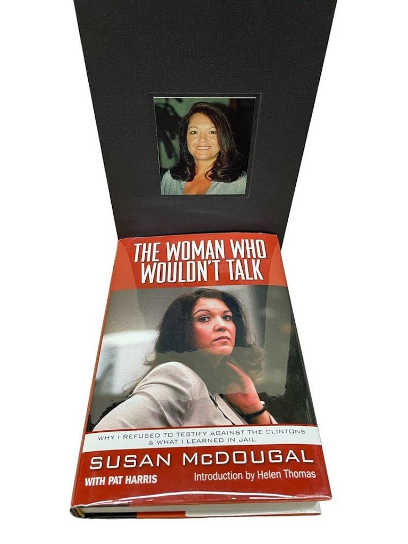 « The Woman Who Wouldn't Talk », signé par Susan McDougal, première édition, 2003 Bon état - En vente à Colorado Springs, CO