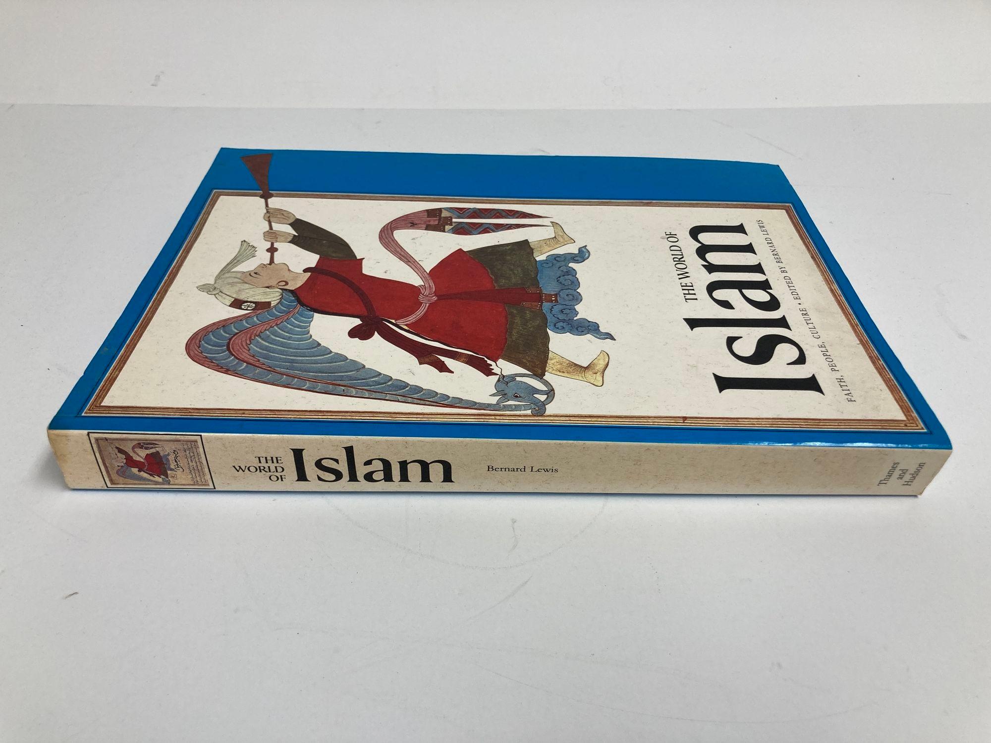 The world of ISLAM. Faith, people, culture.
490 illustrations, 160 in colour, 330 photographs drawings and maps.
A concise, illustrated history of Islam which considers all aspects of its remarkably rich civilisation.
The central area and period of