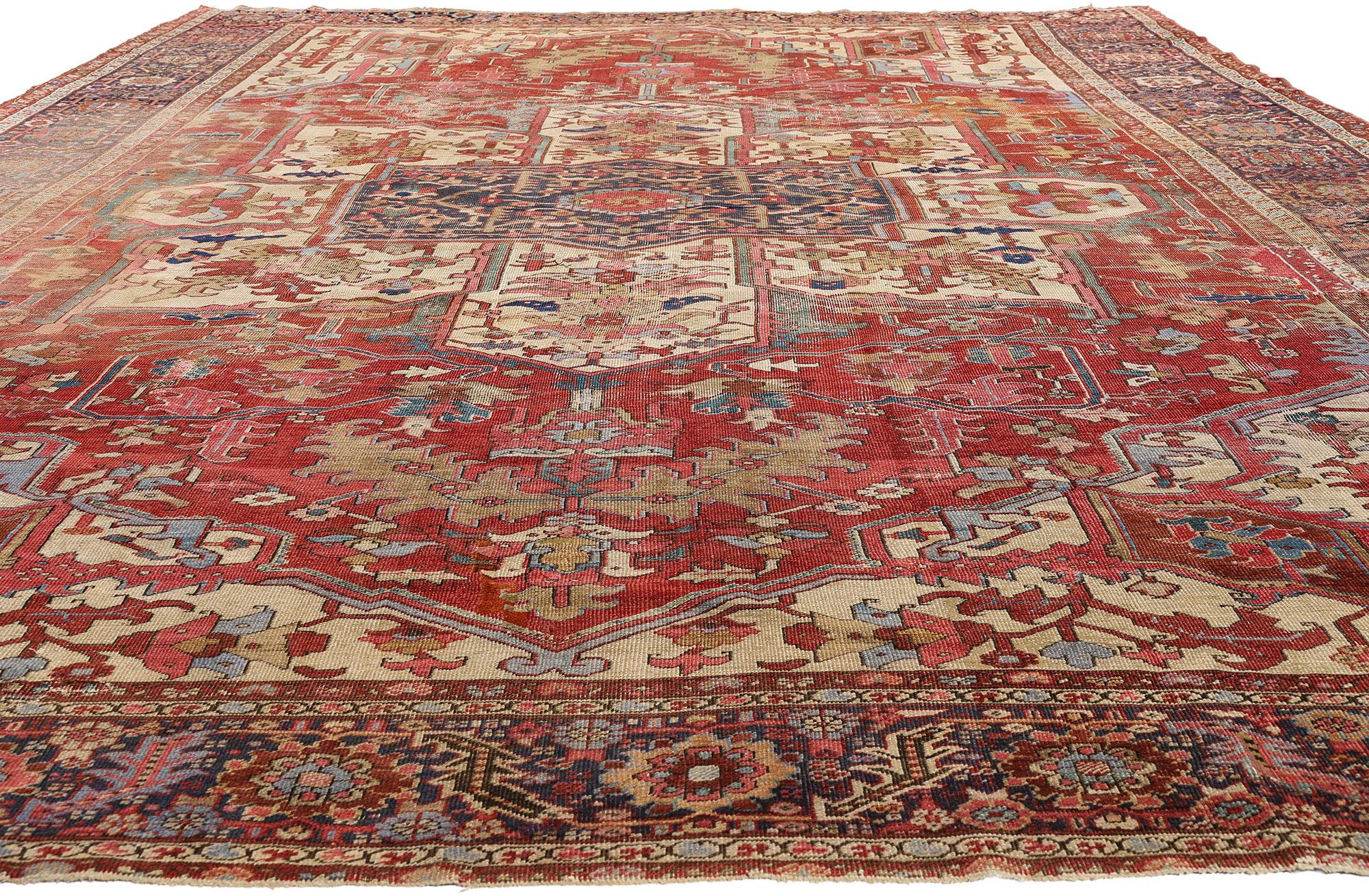 Noué à la main La dynastie tissée : Tapis serapi persan de la fin du XIXe siècle d'une élégance aristocratique en vente