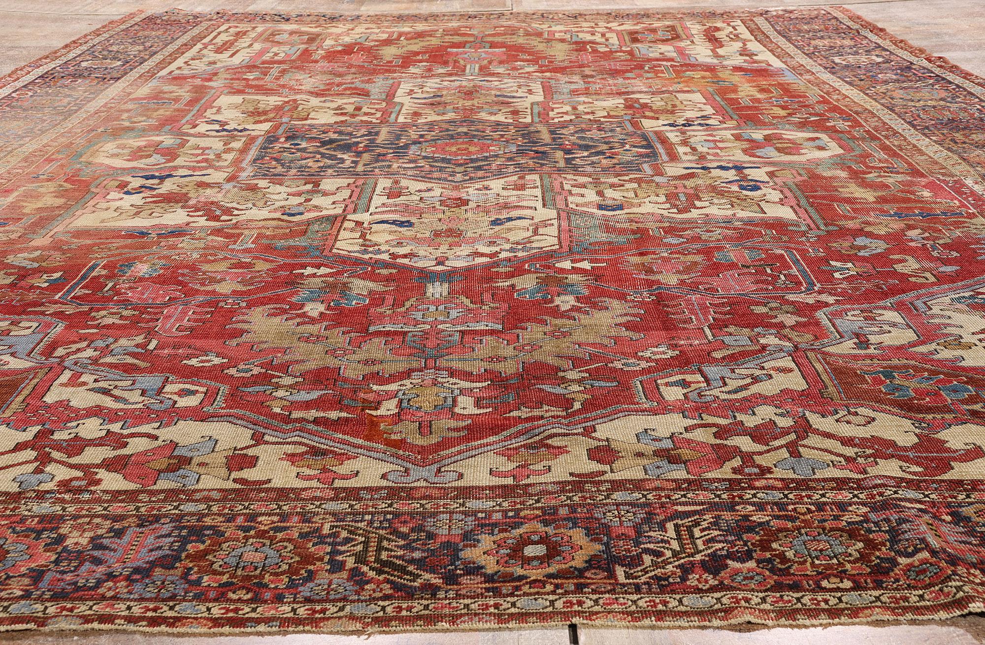 La dynastie tissée : Tapis serapi persan de la fin du XIXe siècle d'une élégance aristocratique Bon état - En vente à Dallas, TX