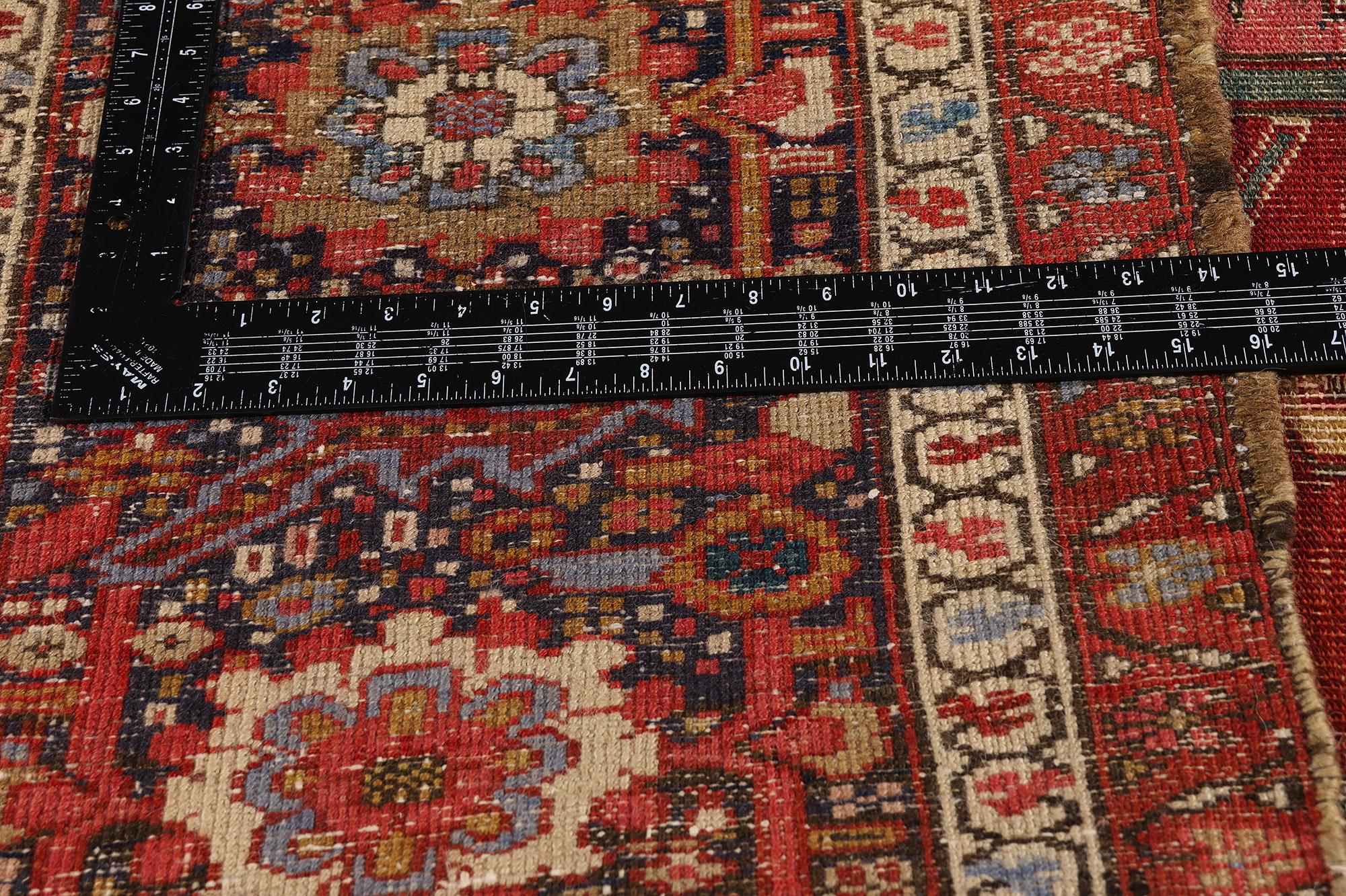 La dynastie tissée : Tapis serapi persan de la fin du XIXe siècle d'une élégance aristocratique en vente 2