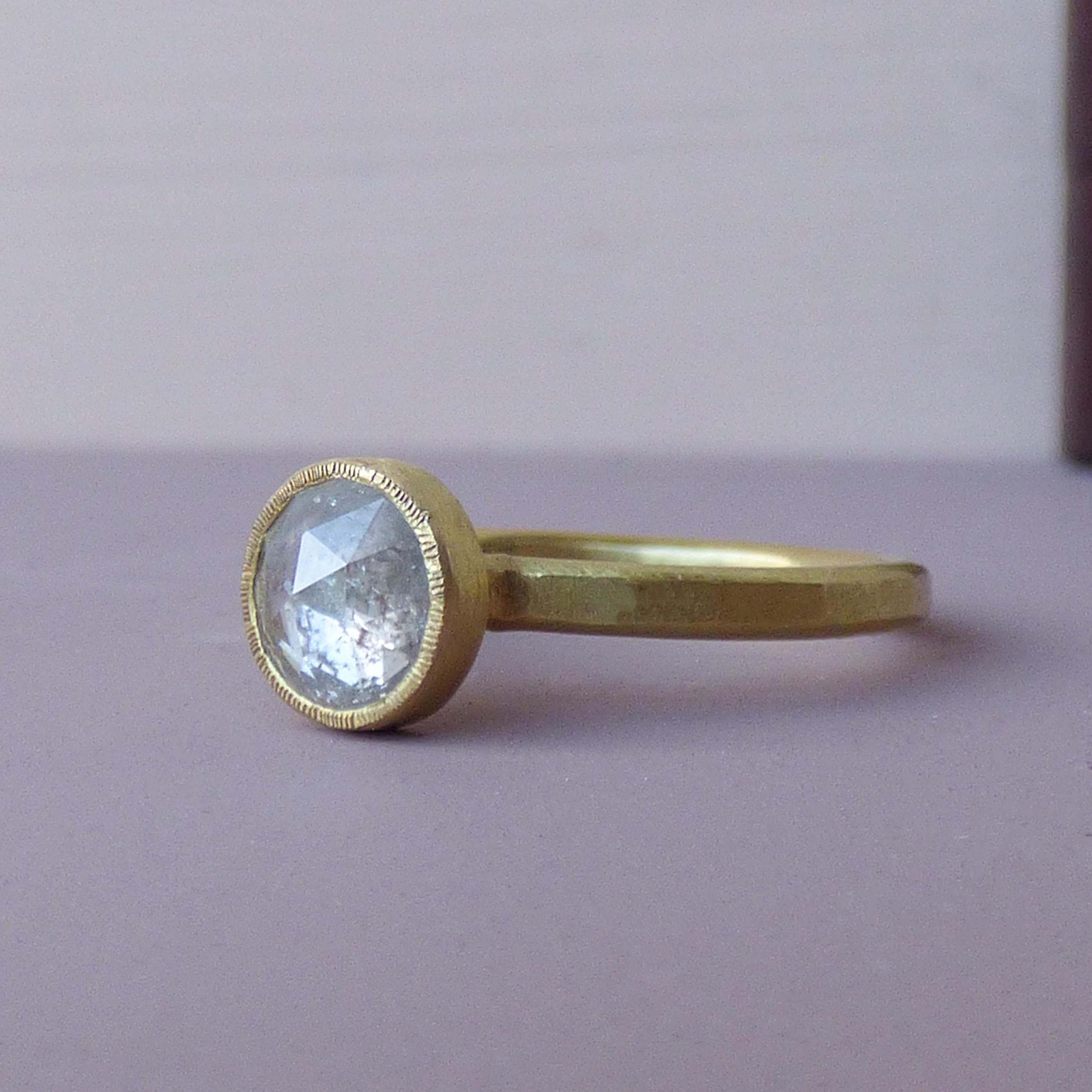 Ethischer Zara-Verlobungsring aus 18 Karat Fairmined-Gold mit 1 Karat Diamant im Rosenschliff Damen im Angebot